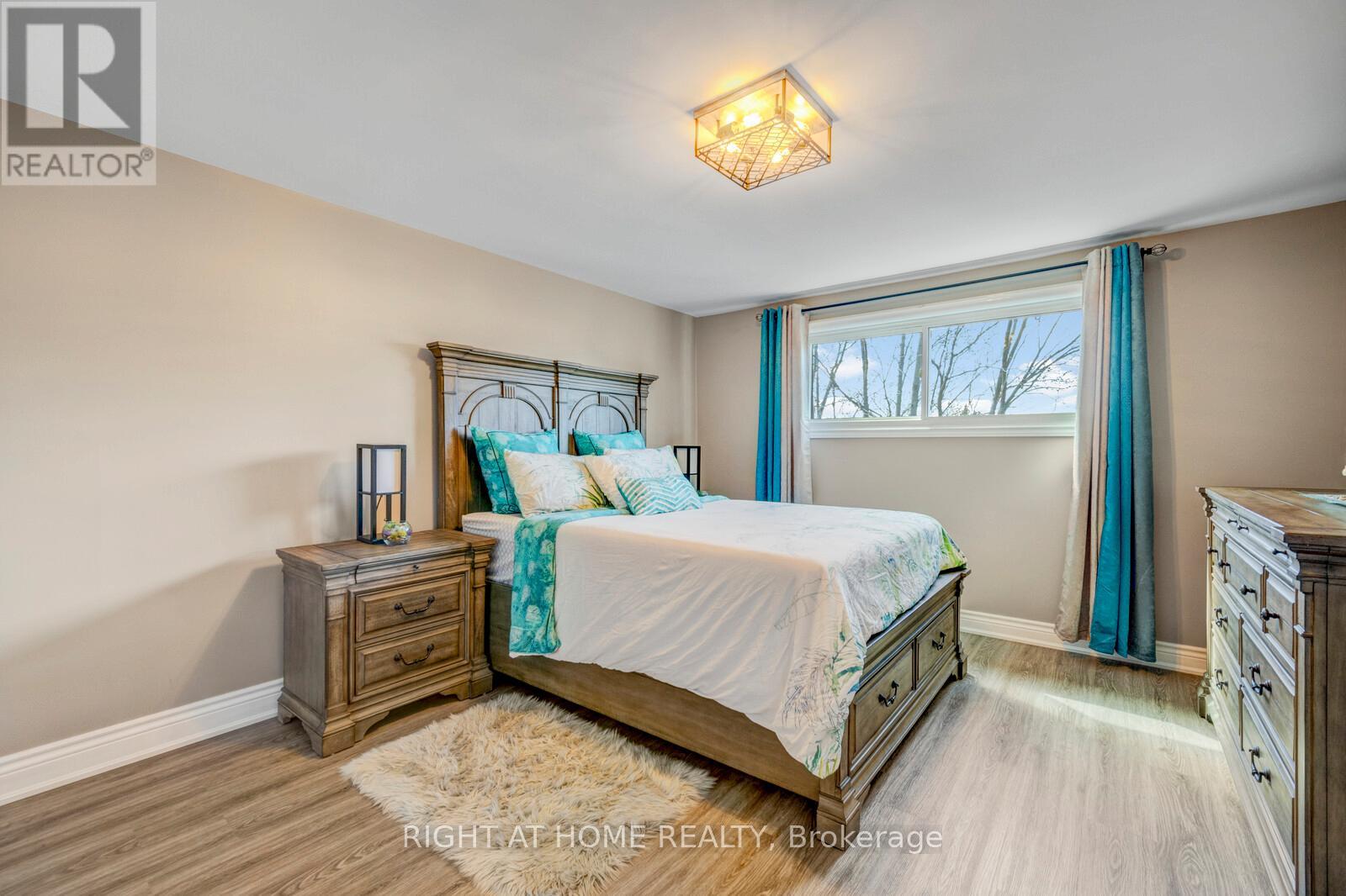 3 - 985 Limeridge Road E, Hamilton, Ontario  L8W 1X9 - Photo 13 - X12355808