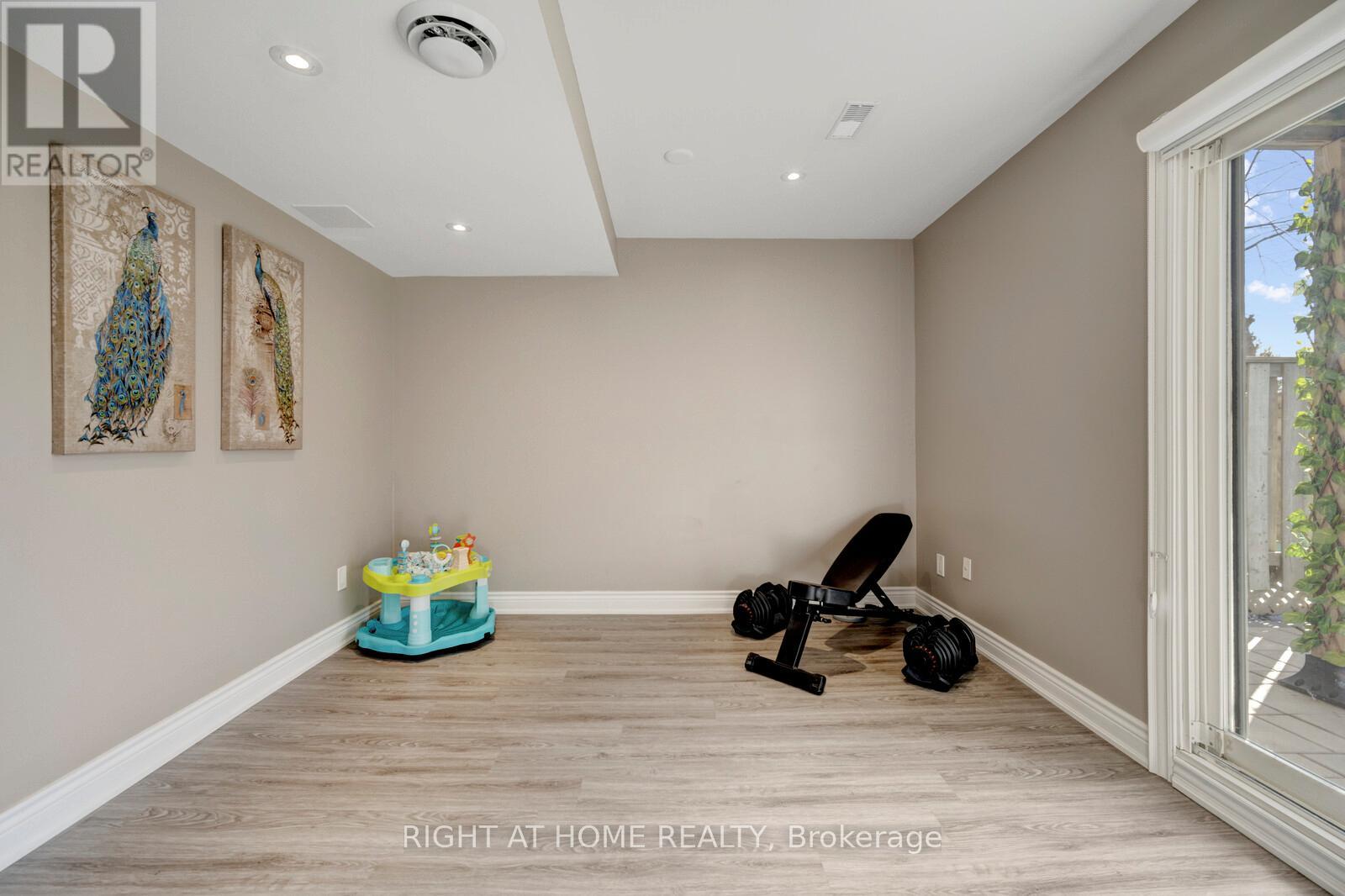 3 - 985 Limeridge Road E, Hamilton, Ontario  L8W 1X9 - Photo 22 - X12355808
