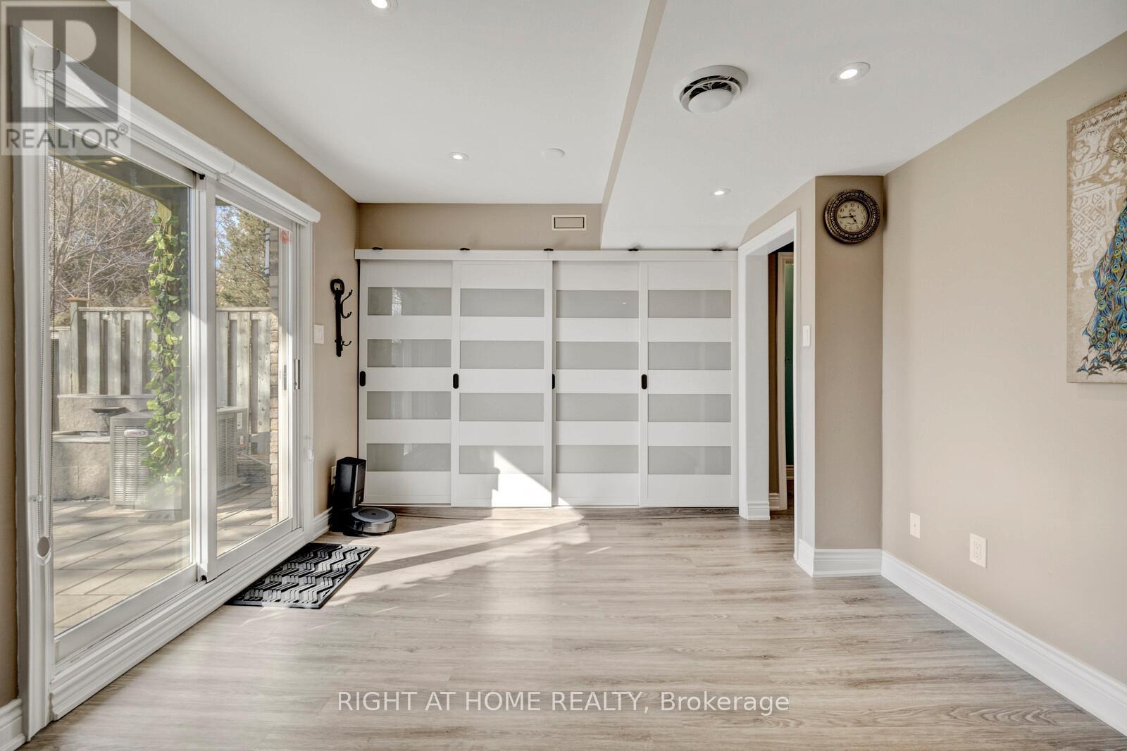 3 - 985 Limeridge Road E, Hamilton, Ontario  L8W 1X9 - Photo 23 - X12355808
