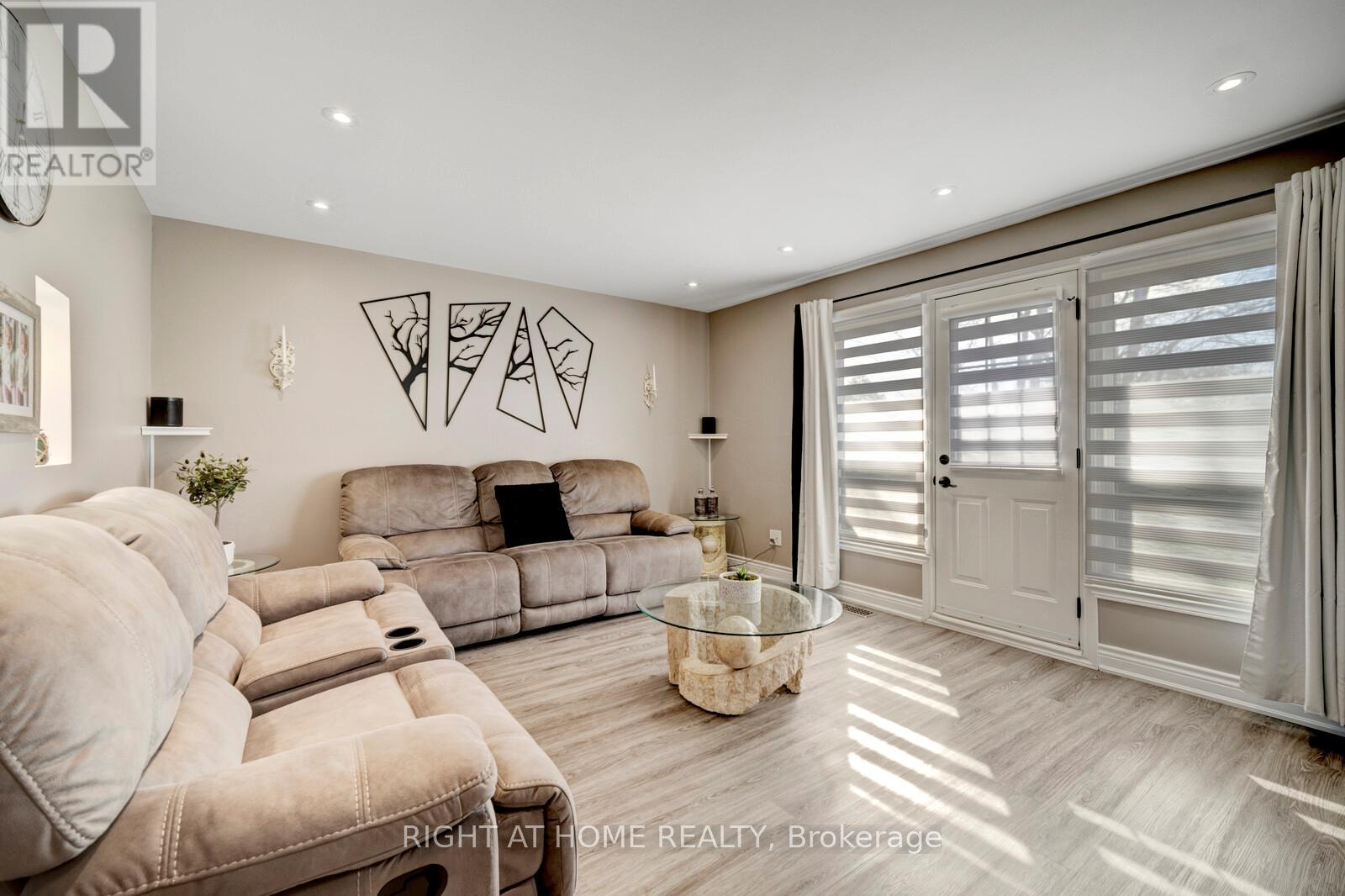 3 - 985 Limeridge Road E, Hamilton, Ontario  L8W 1X9 - Photo 4 - X12355808