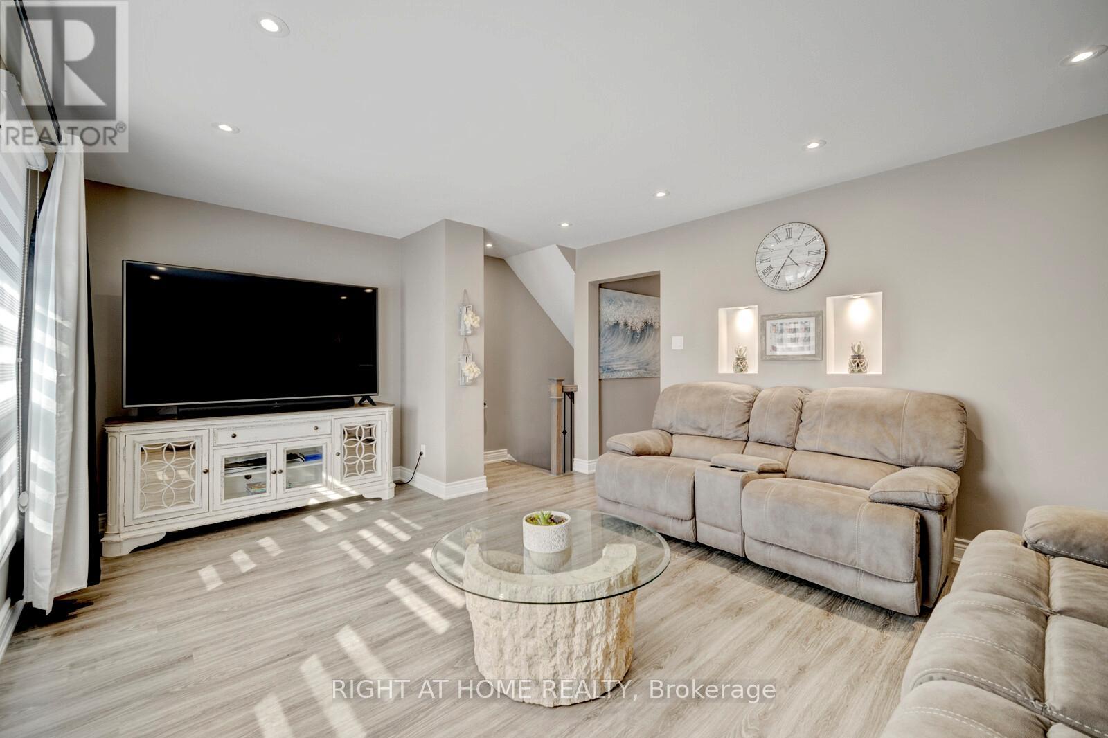 3 - 985 Limeridge Road E, Hamilton, Ontario  L8W 1X9 - Photo 6 - X12355808