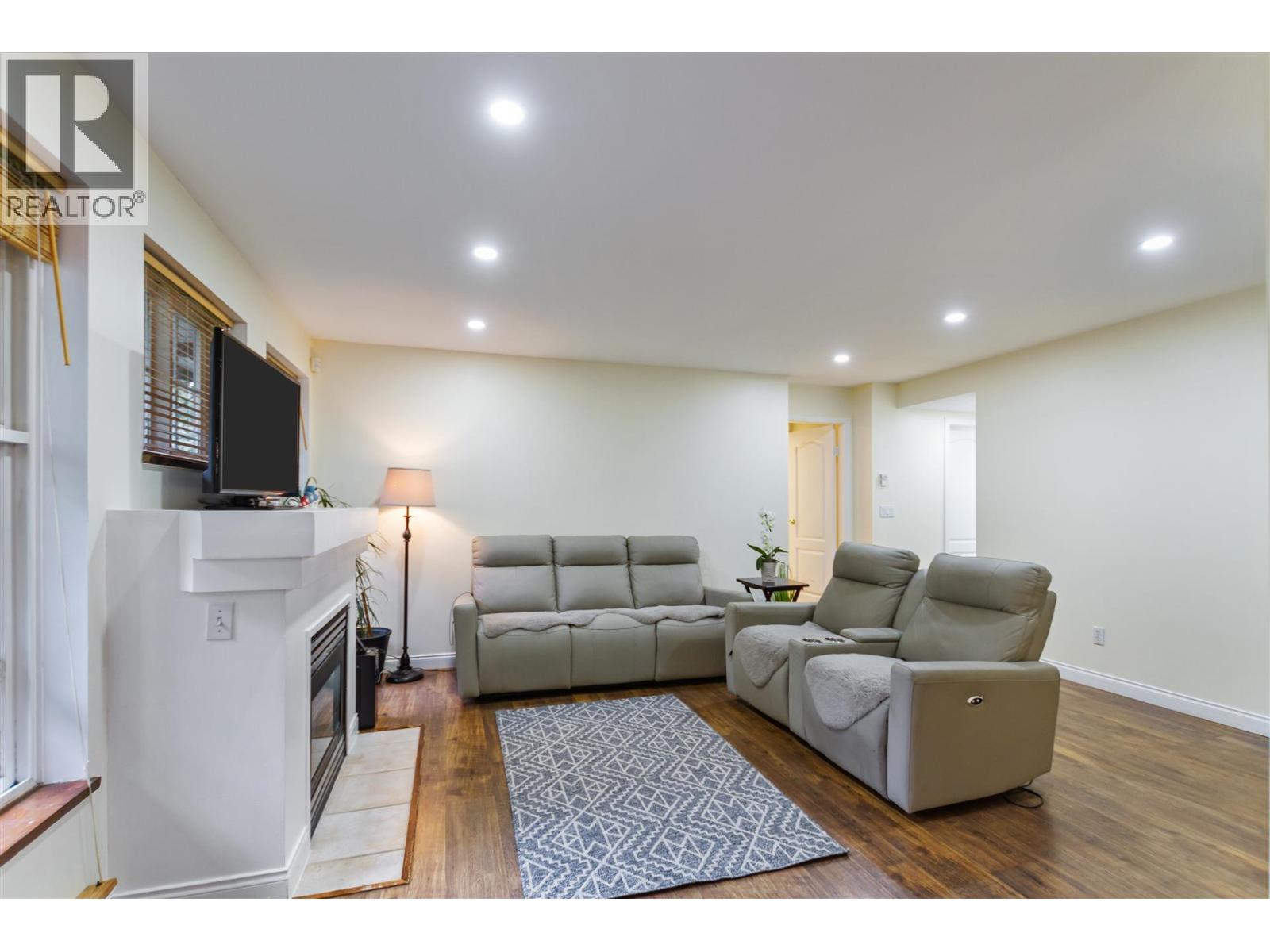 Property at 35 1561 BOOTH AVENUE image 3