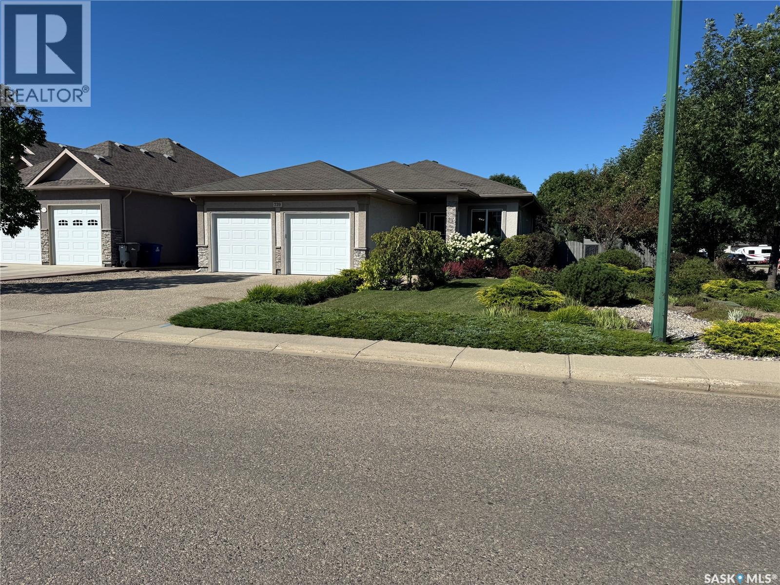 739 18th STREET, Weyburn, Saskatchewan