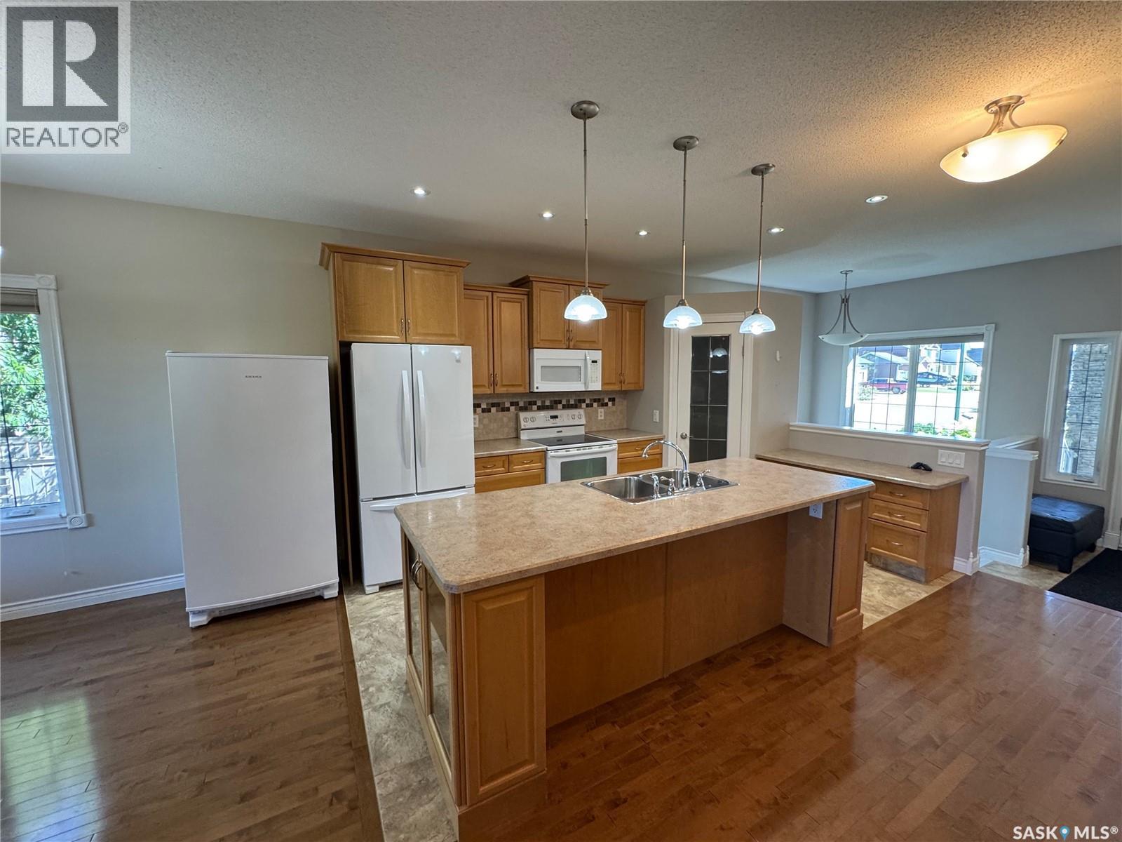 739 18th Street, Weyburn, Saskatchewan  S4H 3M2 - Photo 10 - SK016208