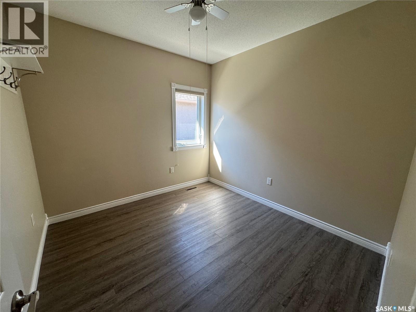 739 18th Street, Weyburn, Saskatchewan  S4H 3M2 - Photo 17 - SK016208