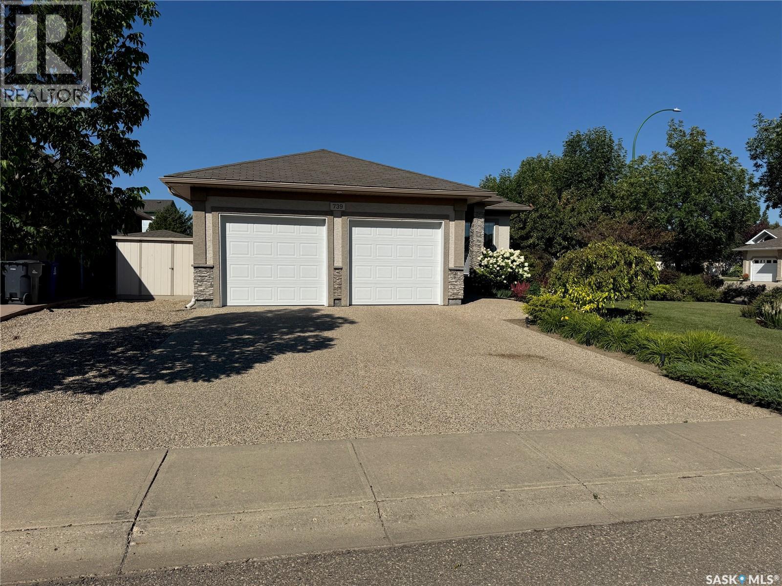 739 18th Street, Weyburn, Saskatchewan  S4H 3M2 - Photo 4 - SK016208
