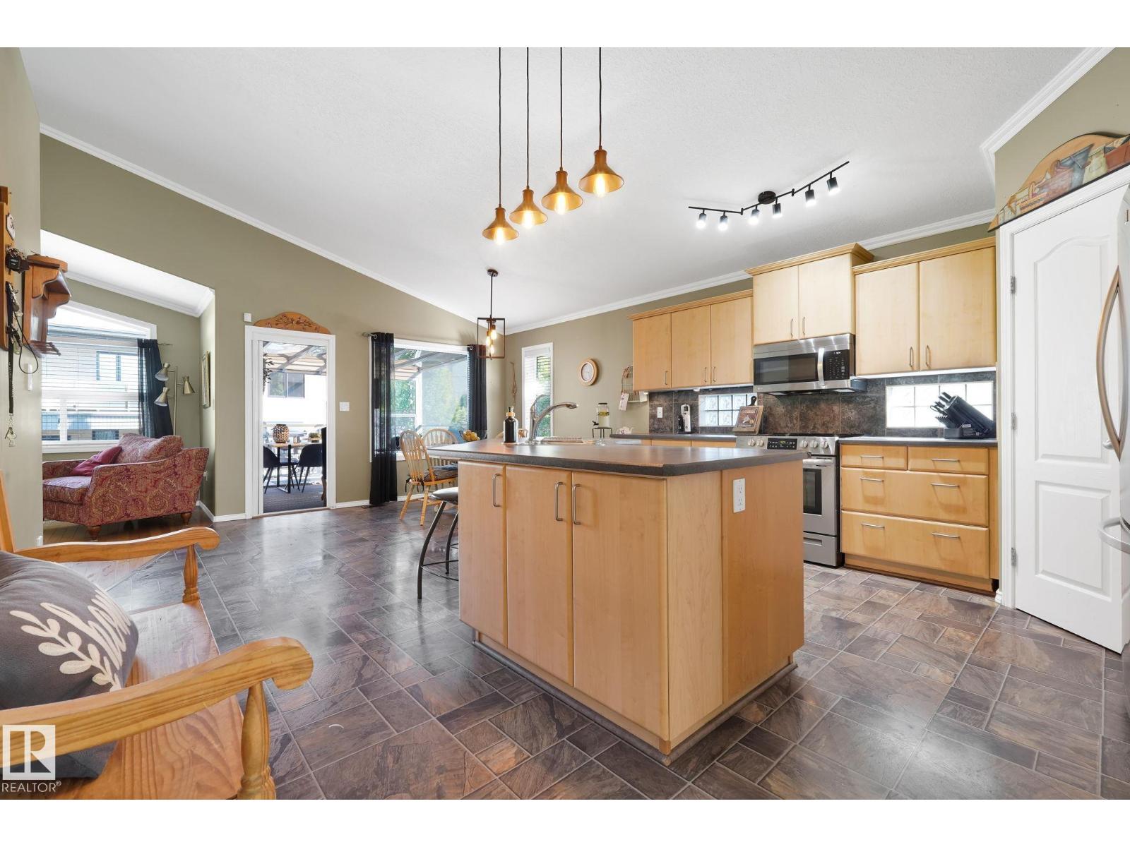 169 Kingswood Bv, St. Albert, Alberta  T8N 6V4 - Photo 2 - E4453905