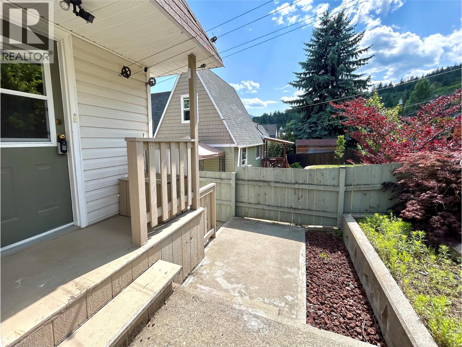 Property at 715 Shakespeare Street image 5
