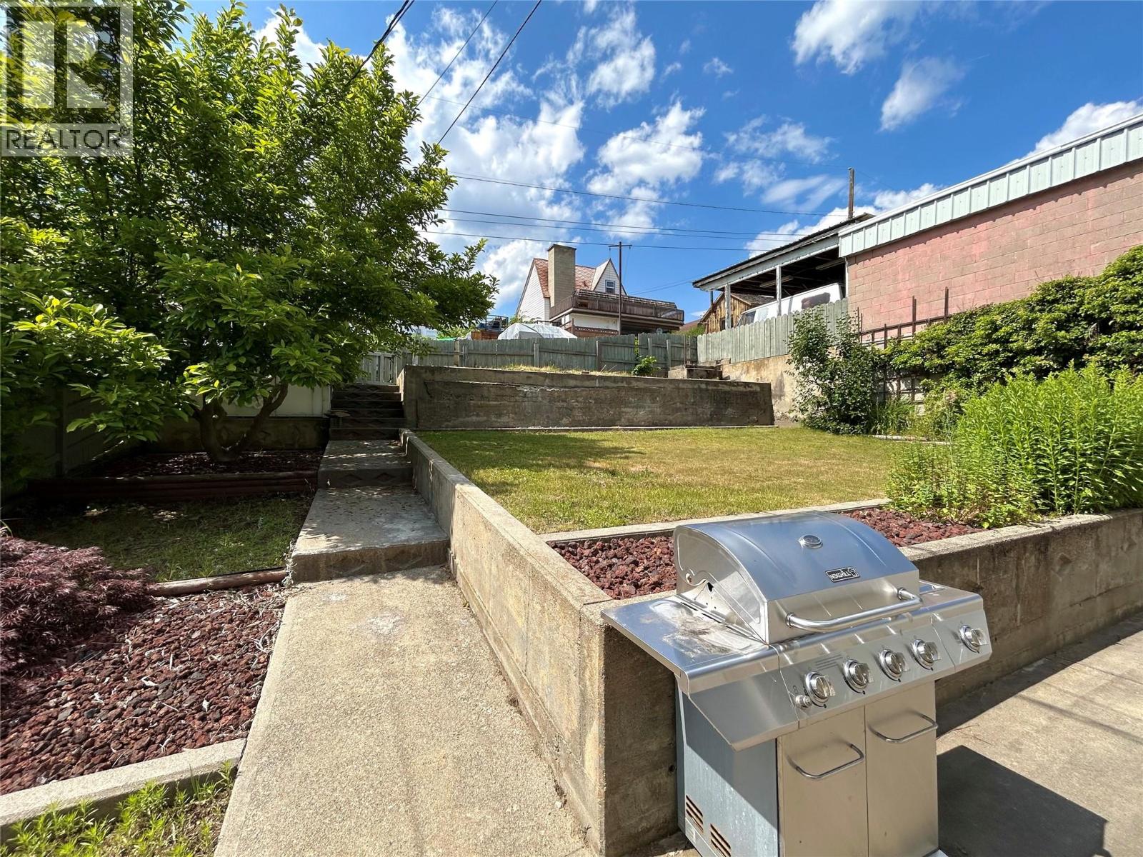 Property at 715 Shakespeare Street image 3