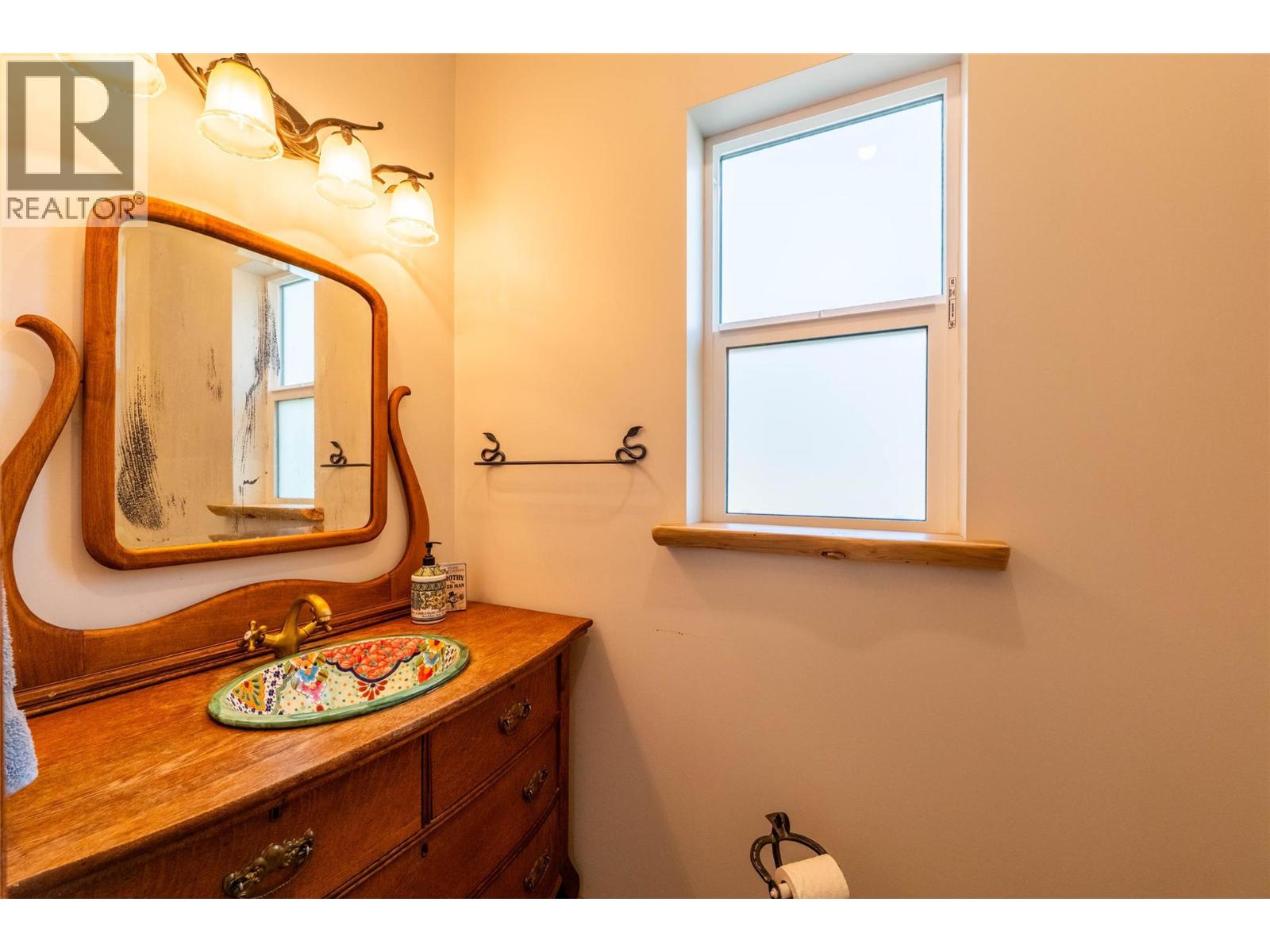 8774 6 Highway, Salmo, British Columbia  V0G 1Z0 - Photo 16 - 10343213