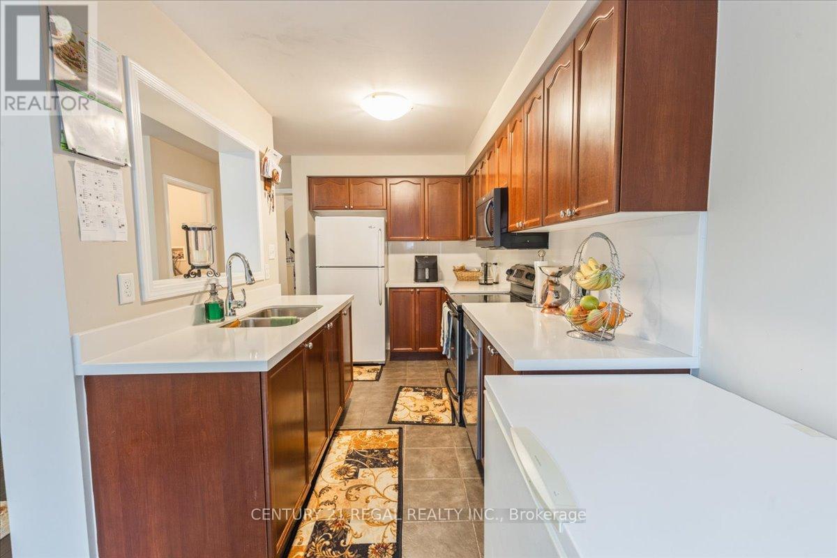 4 Parisian Road, Brampton, Ontario  L6P 2S8 - Photo 11 - W12355823