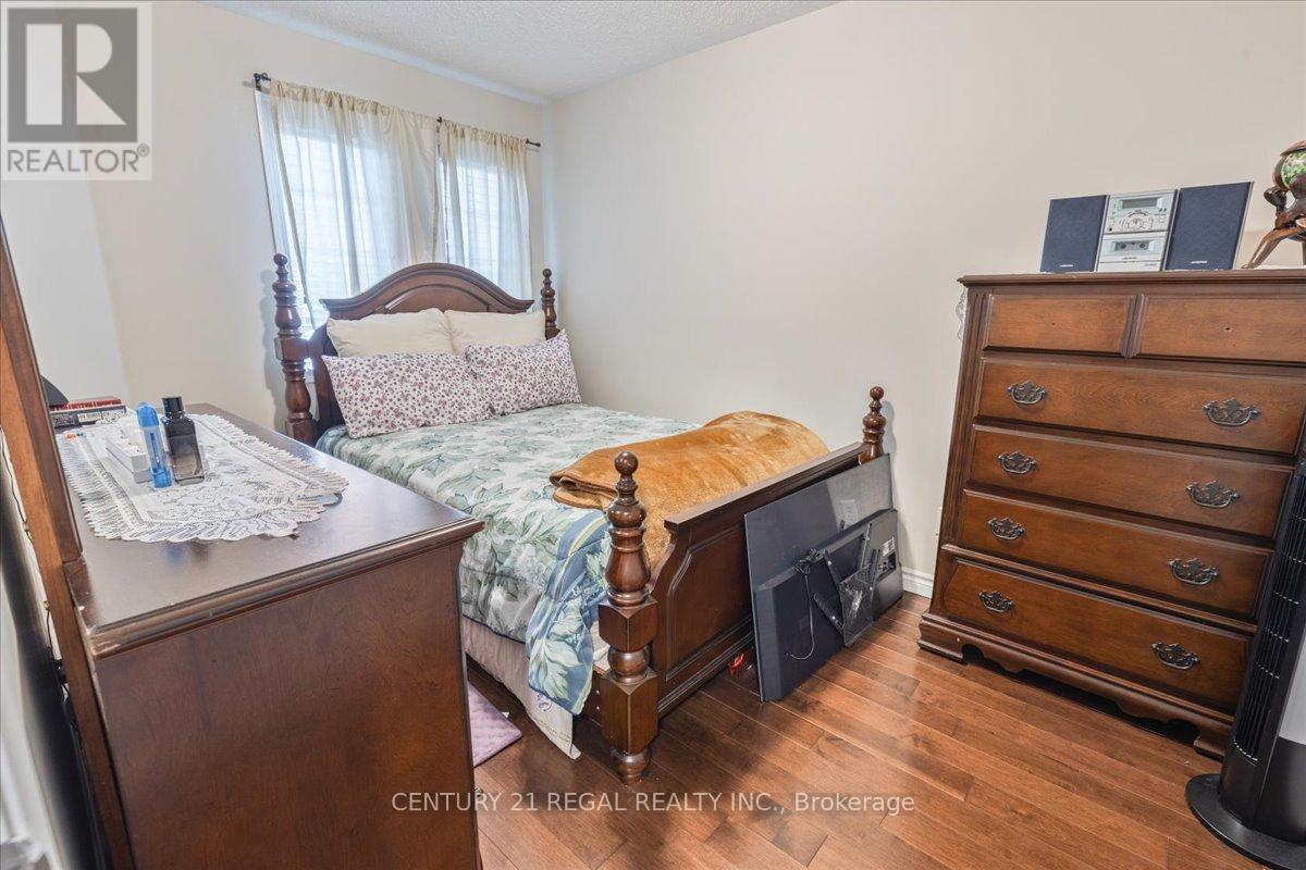 4 Parisian Road, Brampton, Ontario  L6P 2S8 - Photo 17 - W12355823