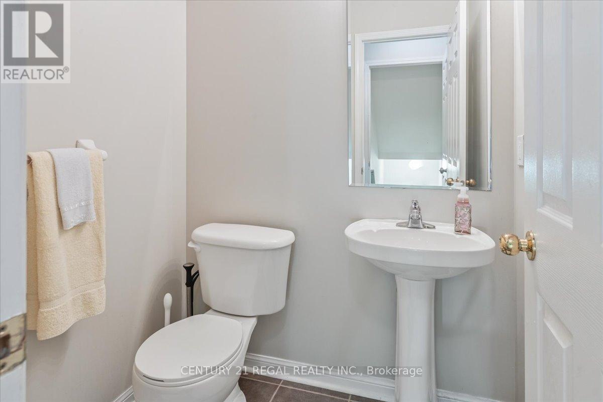 4 Parisian Road, Brampton, Ontario  L6P 2S8 - Photo 8 - W12355823