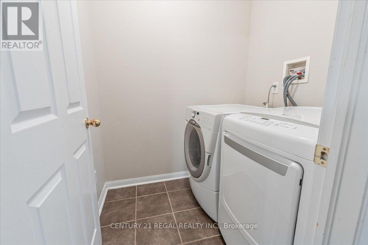 4 Parisian Road, Brampton, Ontario  L6P 2S8 - Photo 9 - W12355823