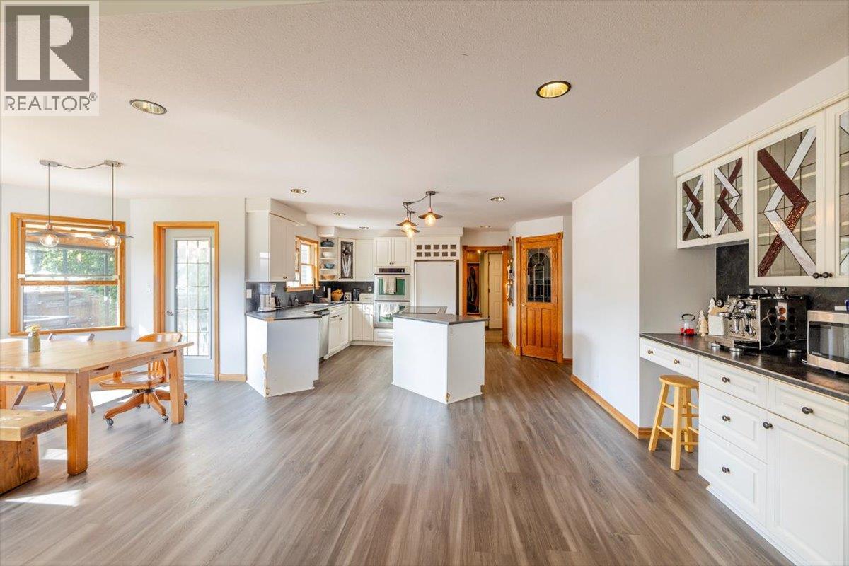 1102 12th Avenue, Fernie, British Columbia  V0B 1M0 - Photo 15 - 10352902