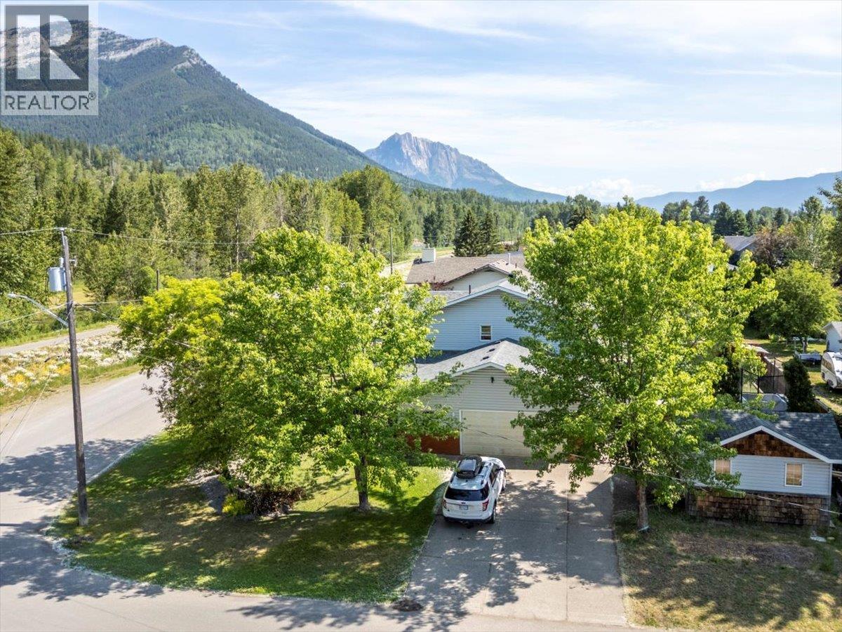 1102 12th Avenue, Fernie, British Columbia  V0B 1M0 - Photo 20 - 10352902
