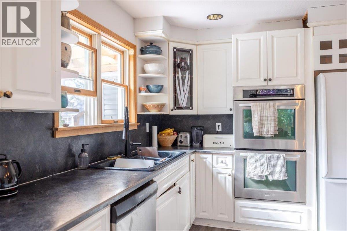 1102 12th Avenue, Fernie, British Columbia  V0B 1M0 - Photo 11 - 10352902