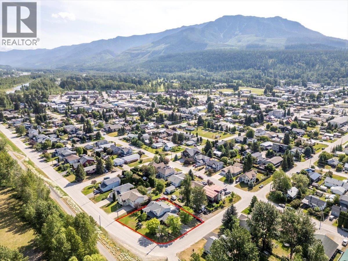 1102 12th Avenue, Fernie, British Columbia  V0B 1M0 - Photo 92 - 10352902
