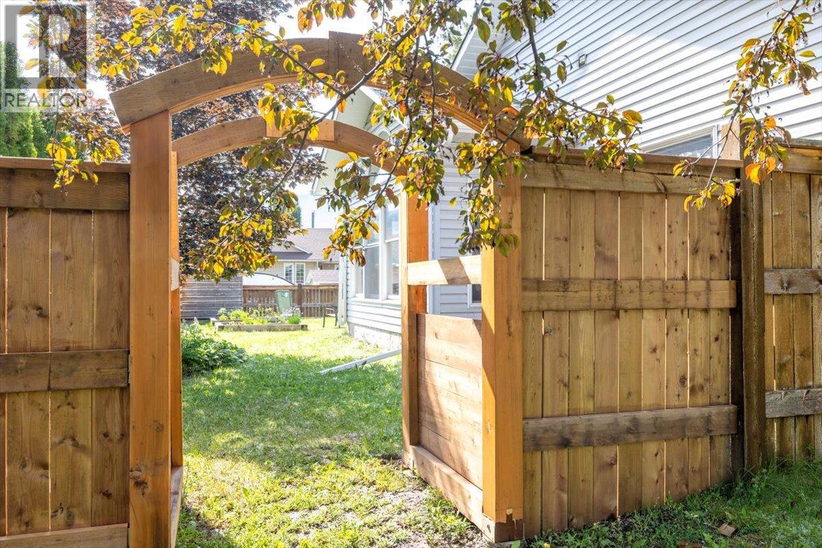 1102 12th Avenue, Fernie, British Columbia  V0B 1M0 - Photo 53 - 10352902