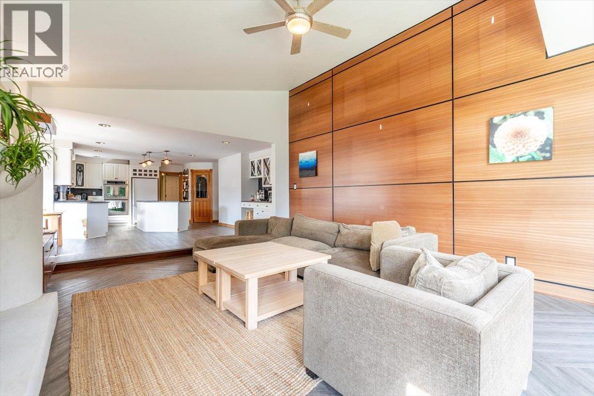 1102 12th Avenue, Fernie, British Columbia  V0B 1M0 - Photo 6 - 10352902