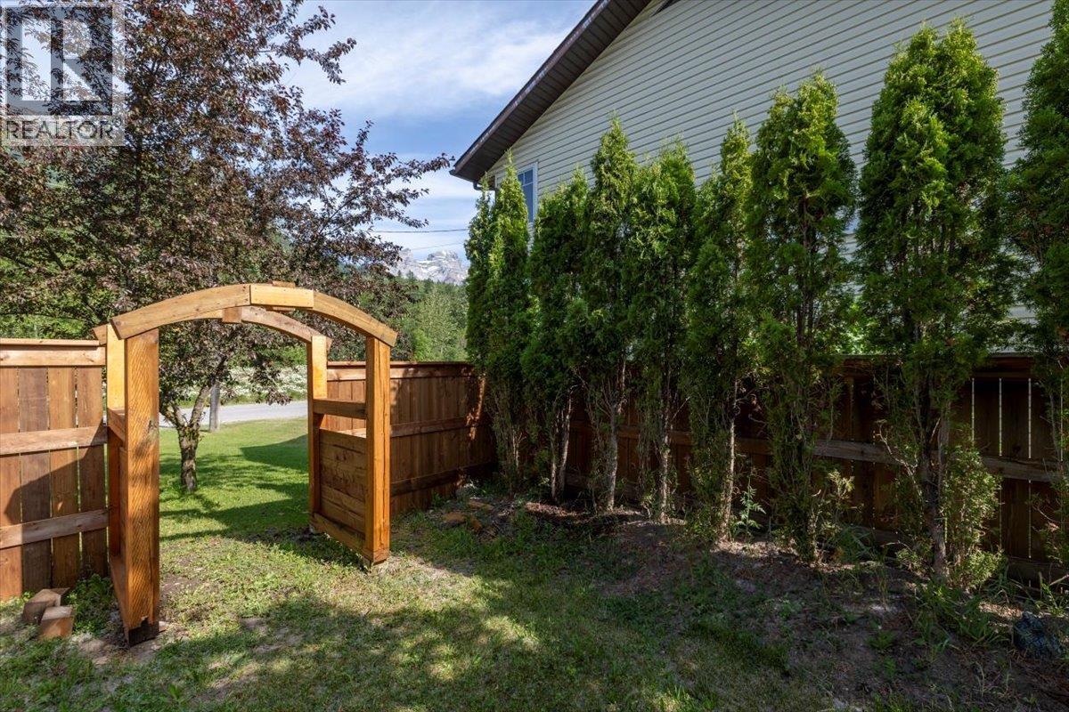 1102 12th Avenue, Fernie, British Columbia  V0B 1M0 - Photo 58 - 10352902