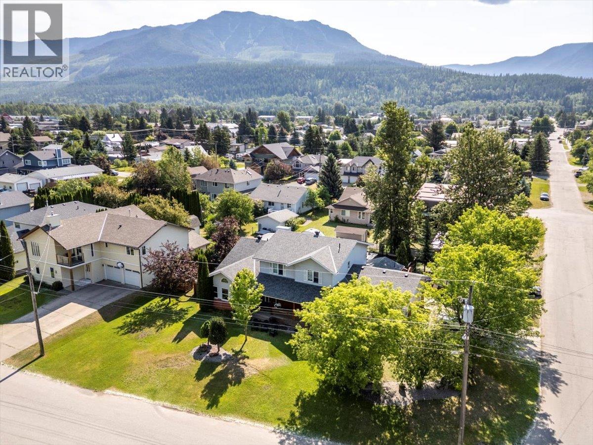 1102 12th Avenue, Fernie, British Columbia  V0B 1M0 - Photo 94 - 10352902