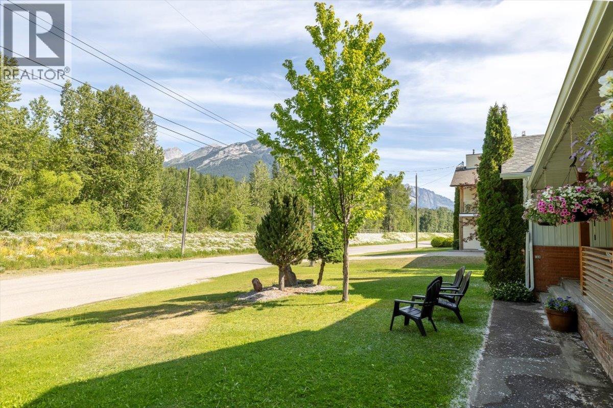 1102 12th Avenue, Fernie, British Columbia  V0B 1M0 - Photo 84 - 10352902