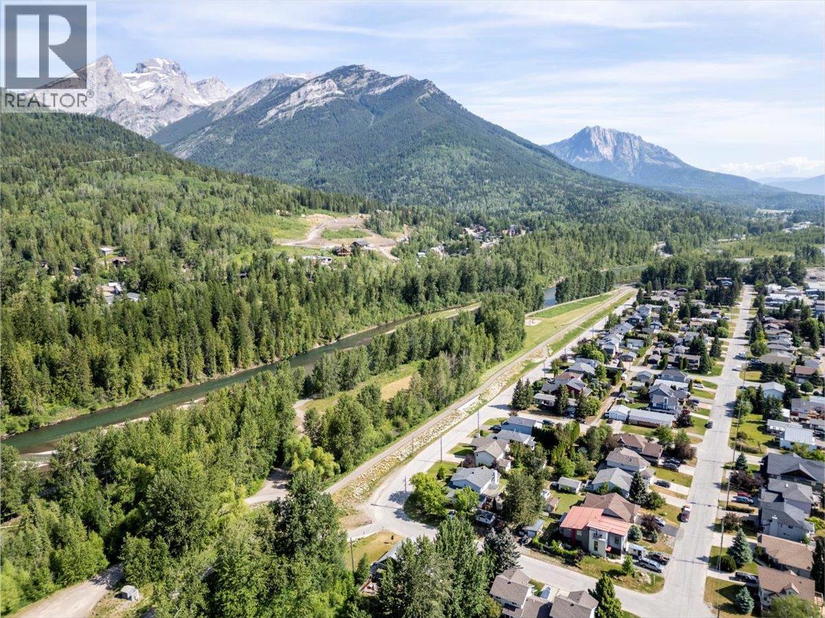 1102 12th Avenue, Fernie, British Columbia  V0B 1M0 - Photo 89 - 10352902