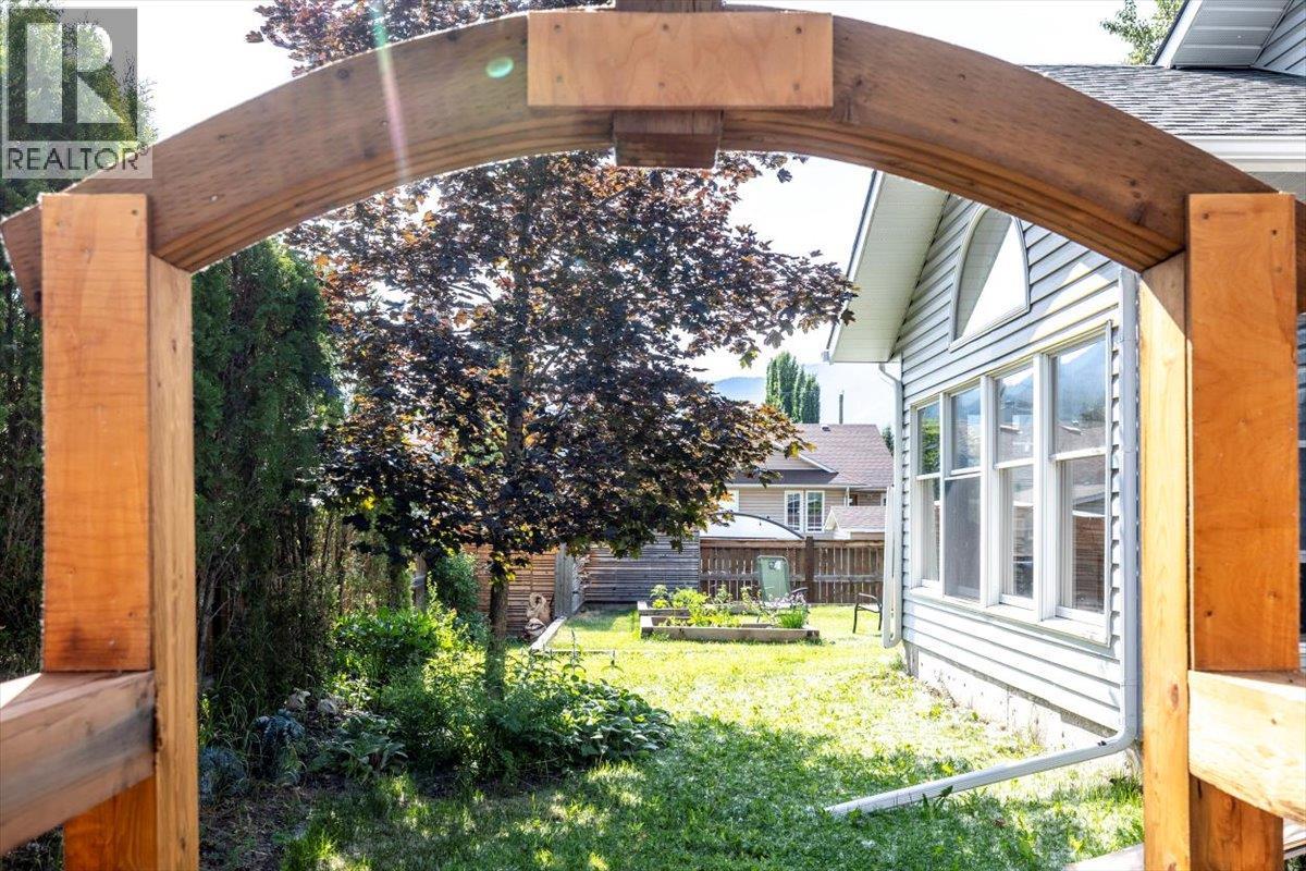 1102 12th Avenue, Fernie, British Columbia  V0B 1M0 - Photo 55 - 10352902