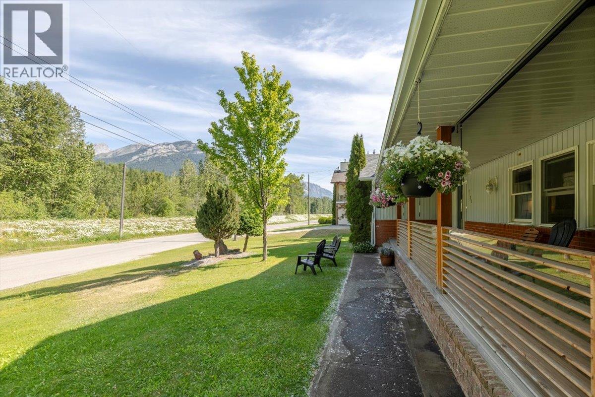 1102 12th Avenue, Fernie, British Columbia  V0B 1M0 - Photo 82 - 10352902