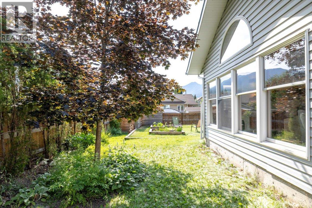 1102 12th Avenue, Fernie, British Columbia  V0B 1M0 - Photo 57 - 10352902