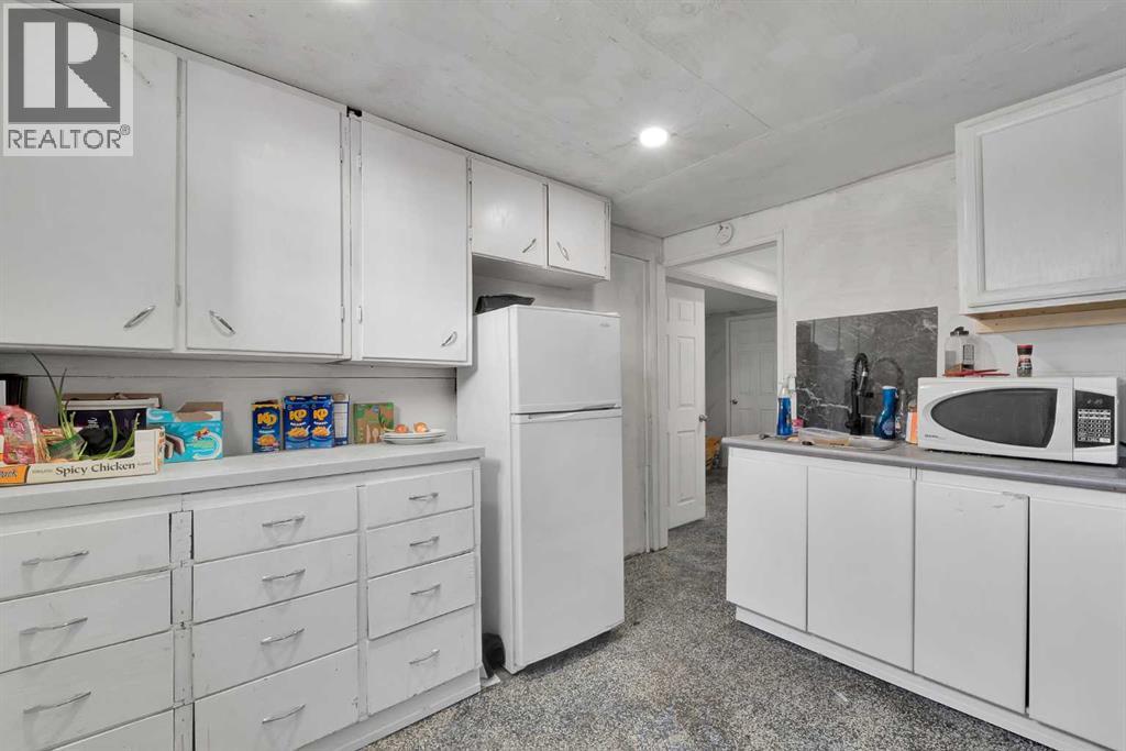 302 6 Avenue Ne, Three Hills, Alberta  T0M 2A0 - Photo 34 - A2224502