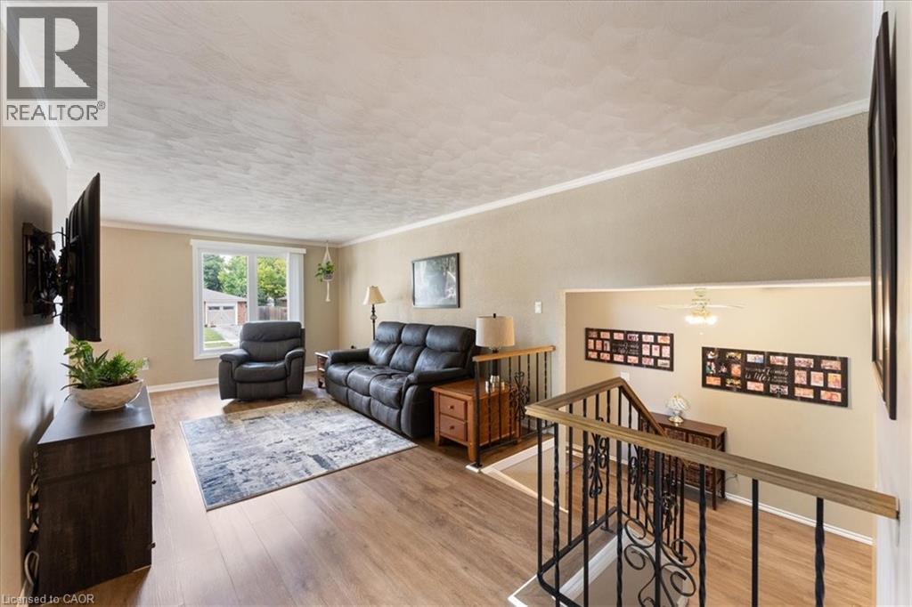 Property at 4 STEVEN Street image 5