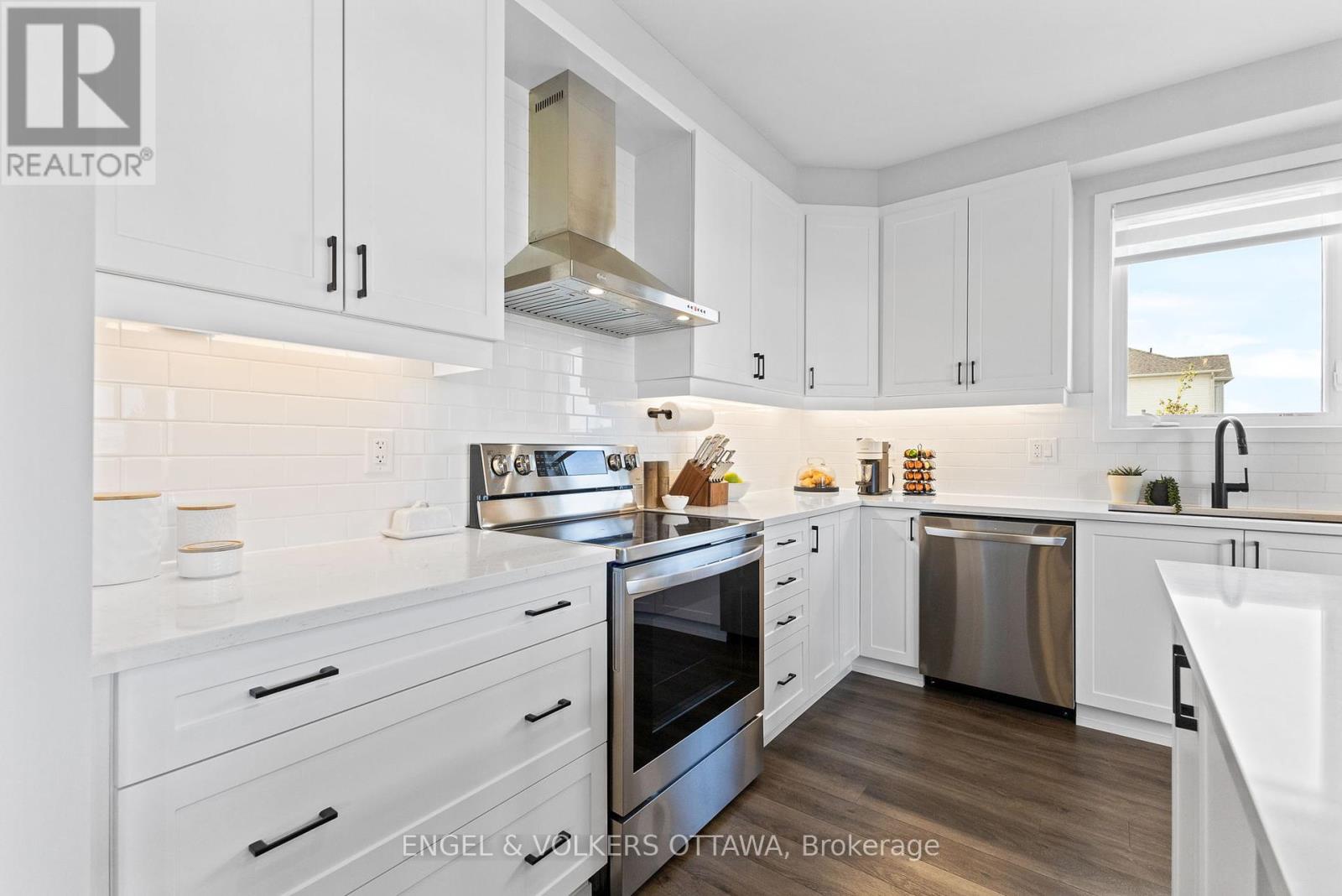 119 Green Ash Avenue, Ottawa, Ontario  K0A 2Z0 - Photo 12 - X12355928