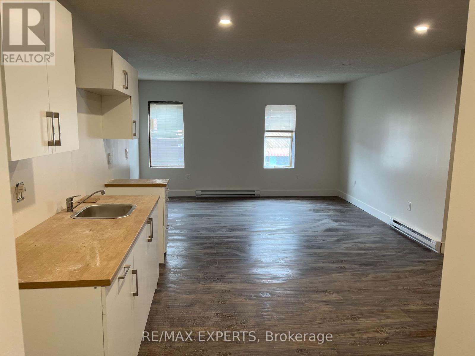 595-599 Dundas Street, Woodstock, Ontario  N4S 1C9 - Photo 17 - X12355870