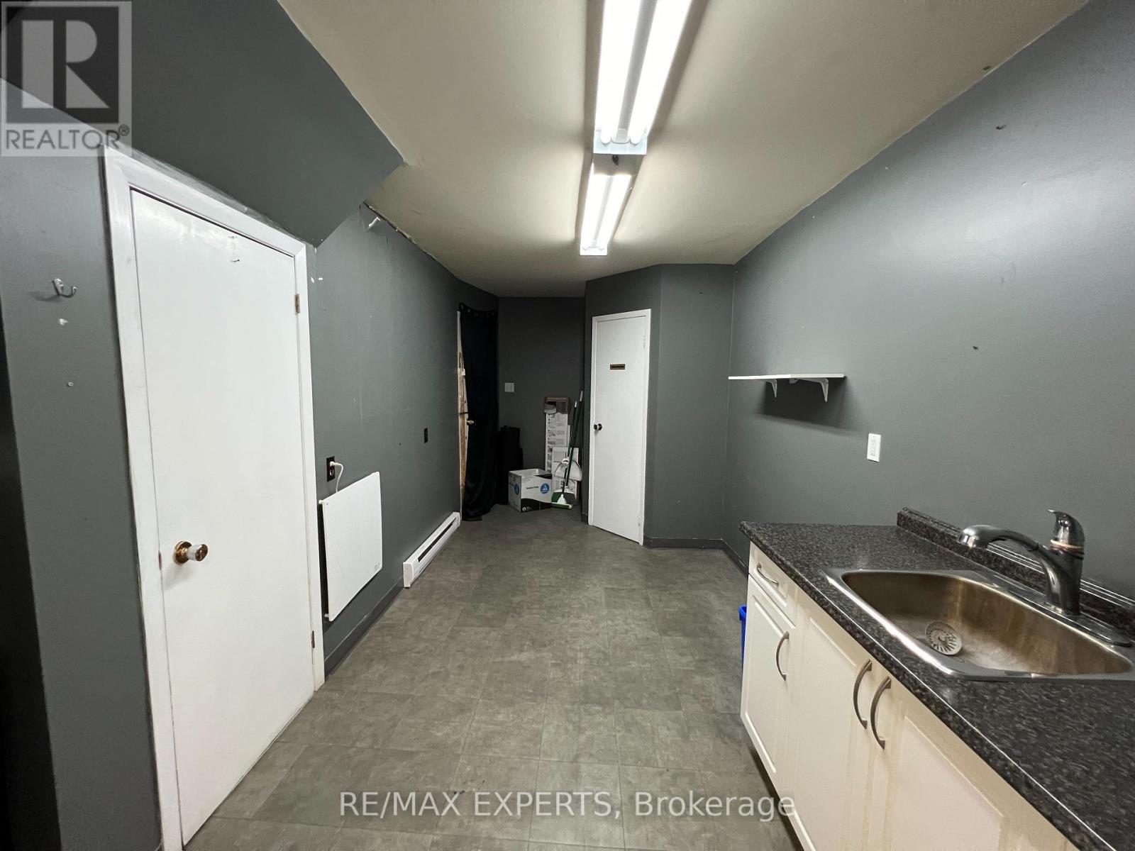 595-599 Dundas Street, Woodstock, Ontario  N4S 1C9 - Photo 4 - X12355870