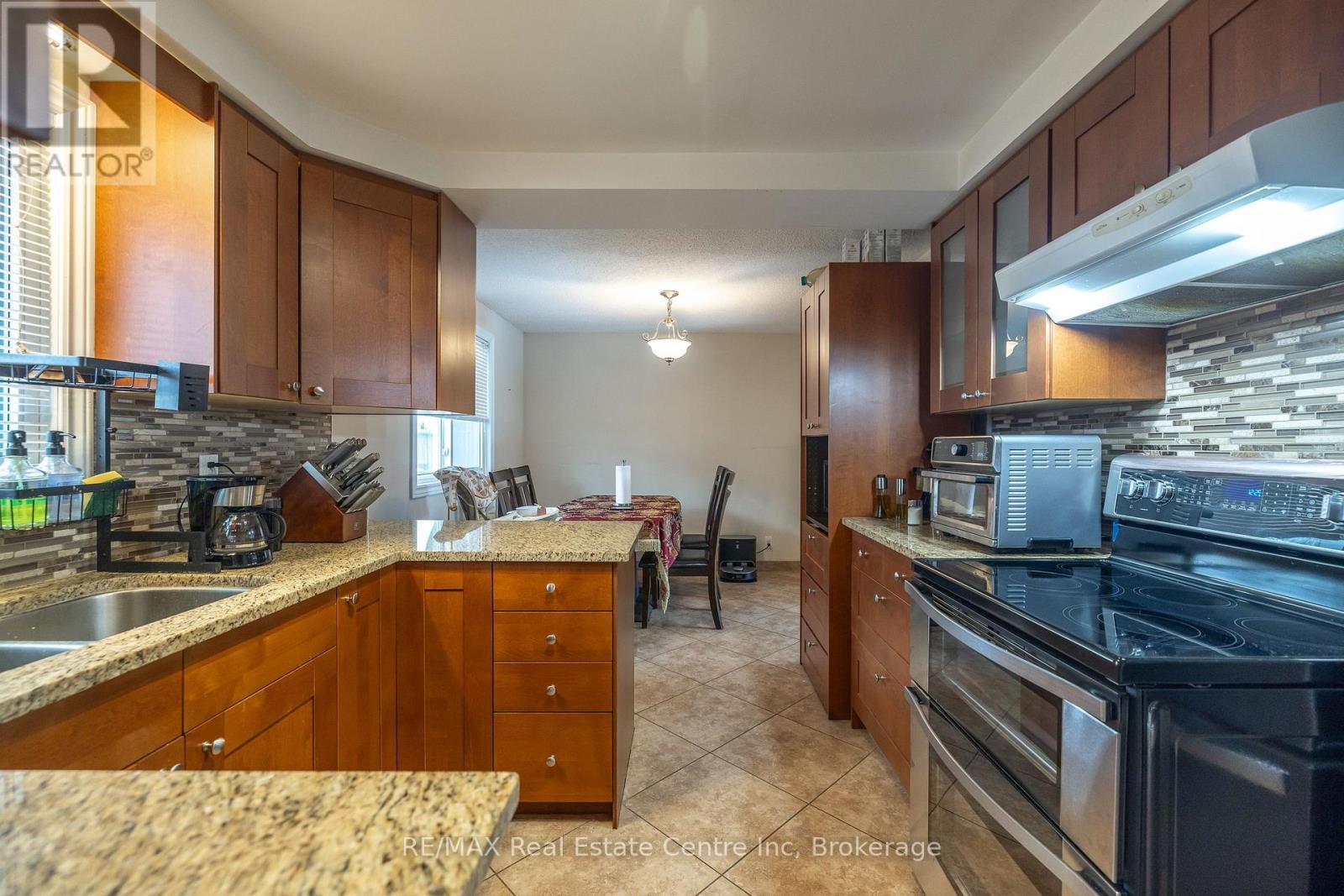 461 Strasburg Road, Kitchener, Ontario  N2E 1P1 - Photo 15 - X12355937
