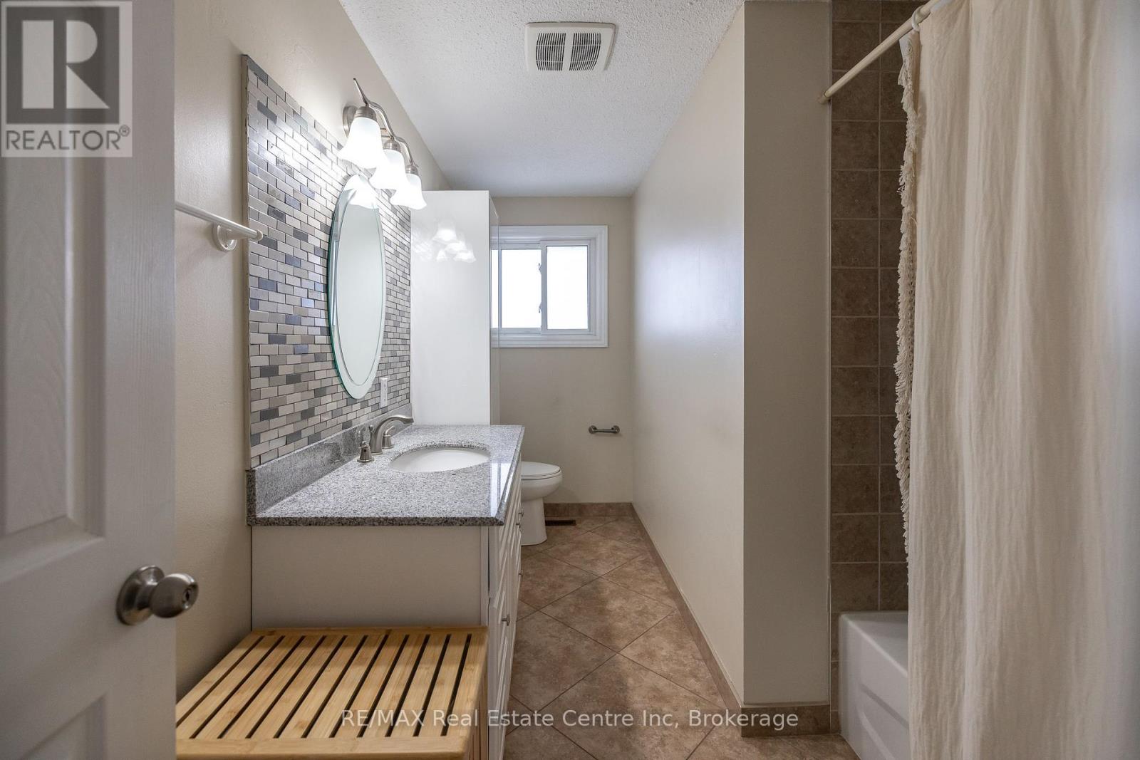 461 Strasburg Road, Kitchener, Ontario  N2E 1P1 - Photo 16 - X12355937