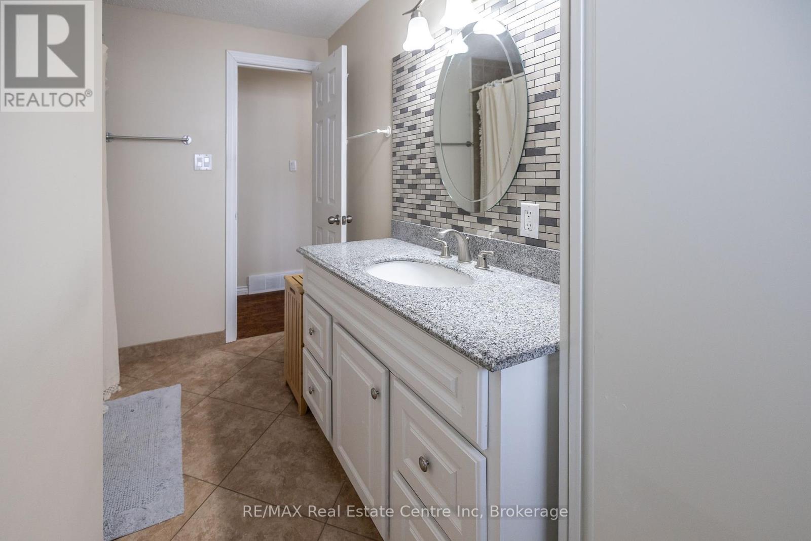 461 Strasburg Road, Kitchener, Ontario  N2E 1P1 - Photo 18 - X12355937