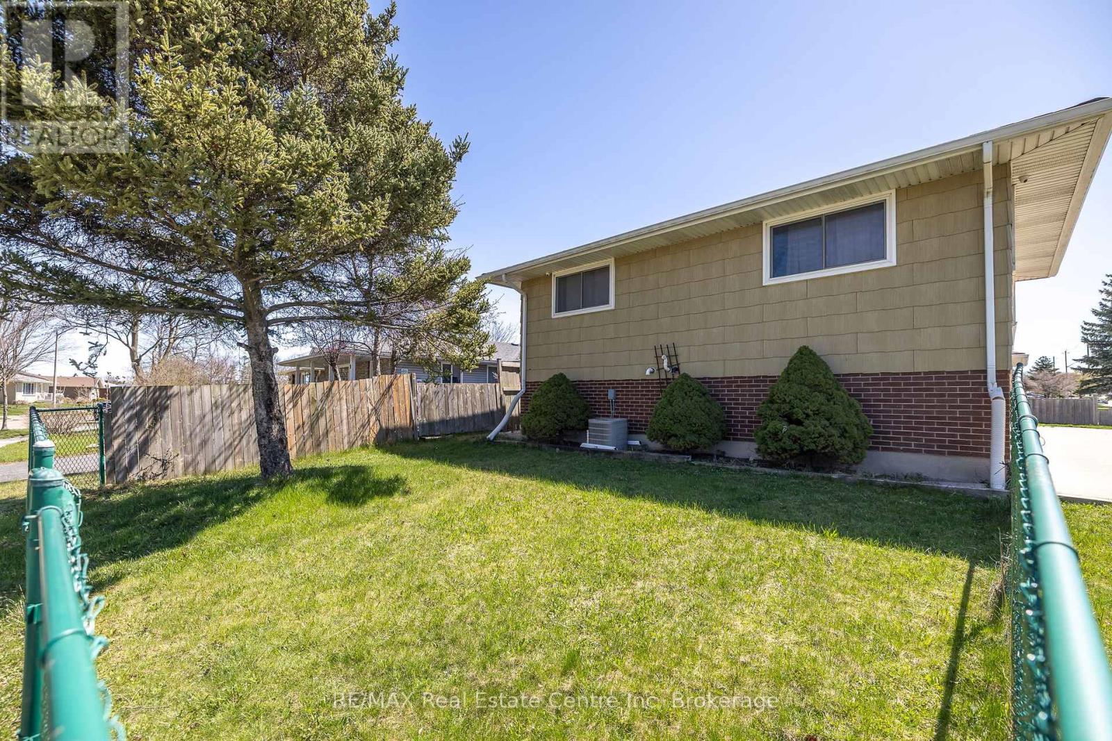 461 Strasburg Road, Kitchener, Ontario  N2E 1P1 - Photo 3 - X12355937
