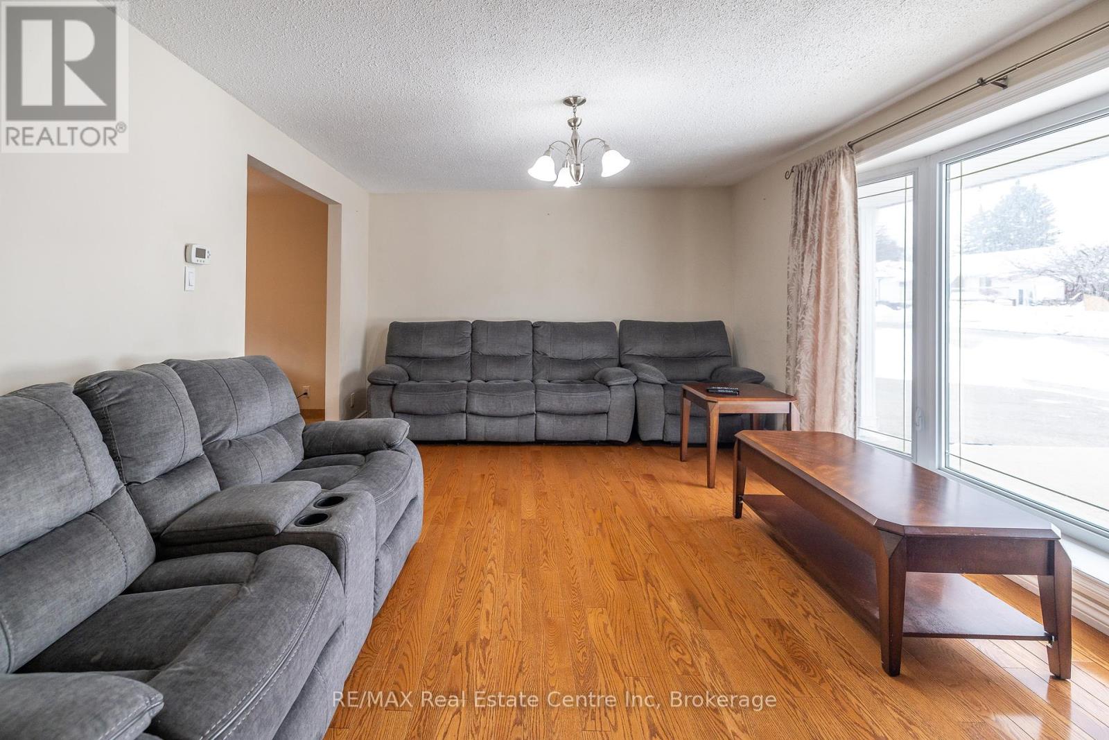 461 Strasburg Road, Kitchener, Ontario  N2E 1P1 - Photo 7 - X12355937