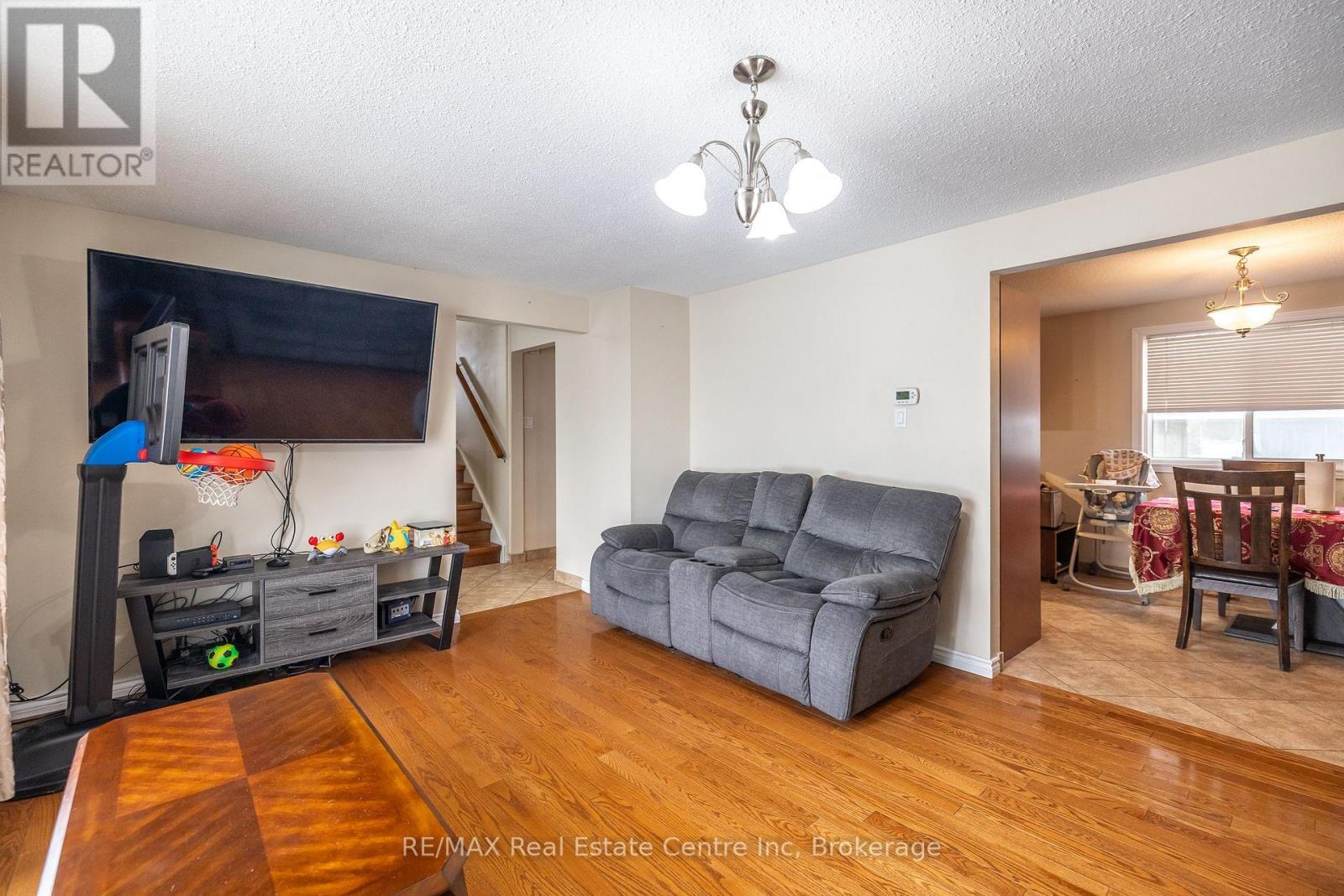 461 Strasburg Road, Kitchener, Ontario  N2E 1P1 - Photo 8 - X12355937