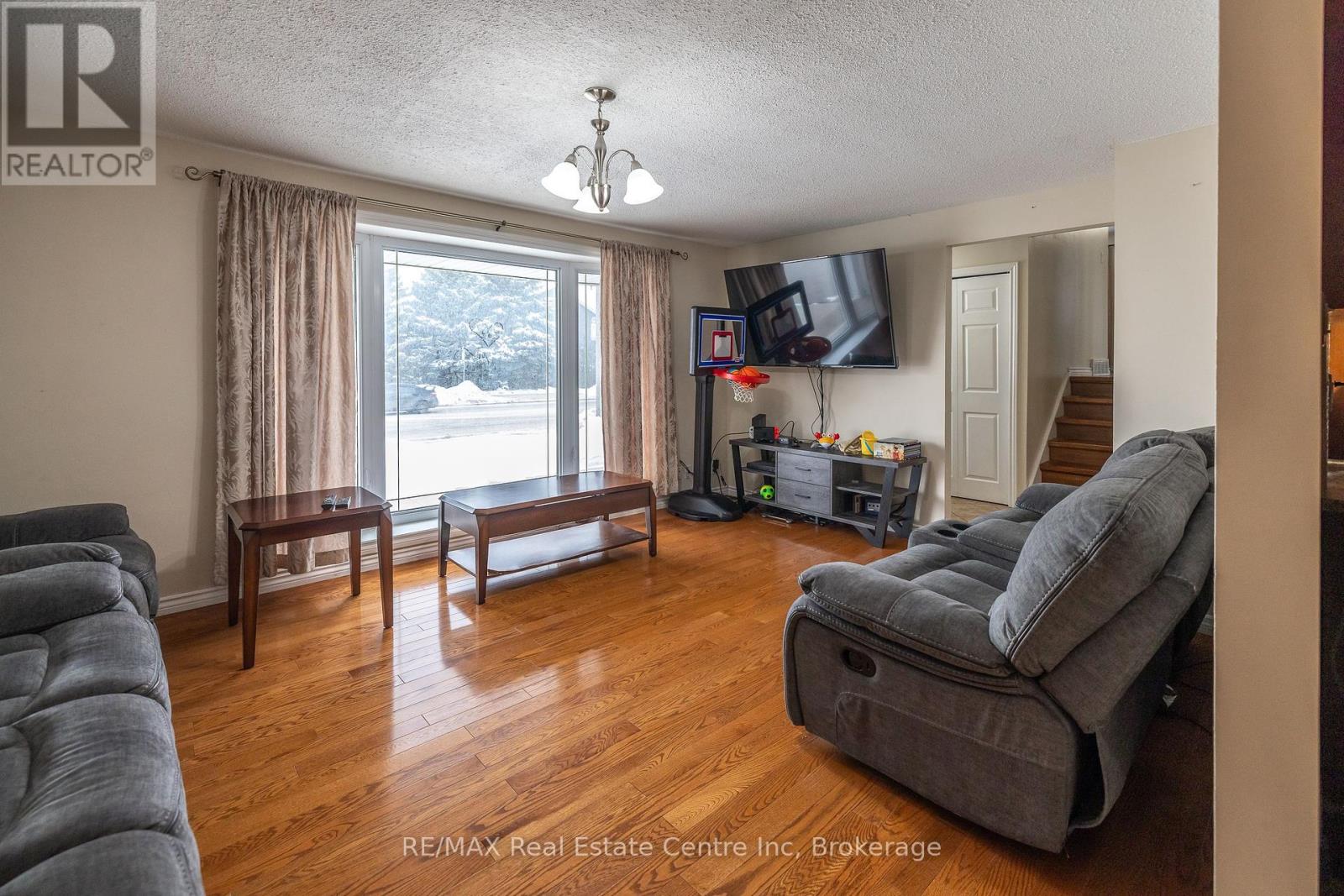 461 Strasburg Road, Kitchener, Ontario  N2E 1P1 - Photo 9 - X12355937