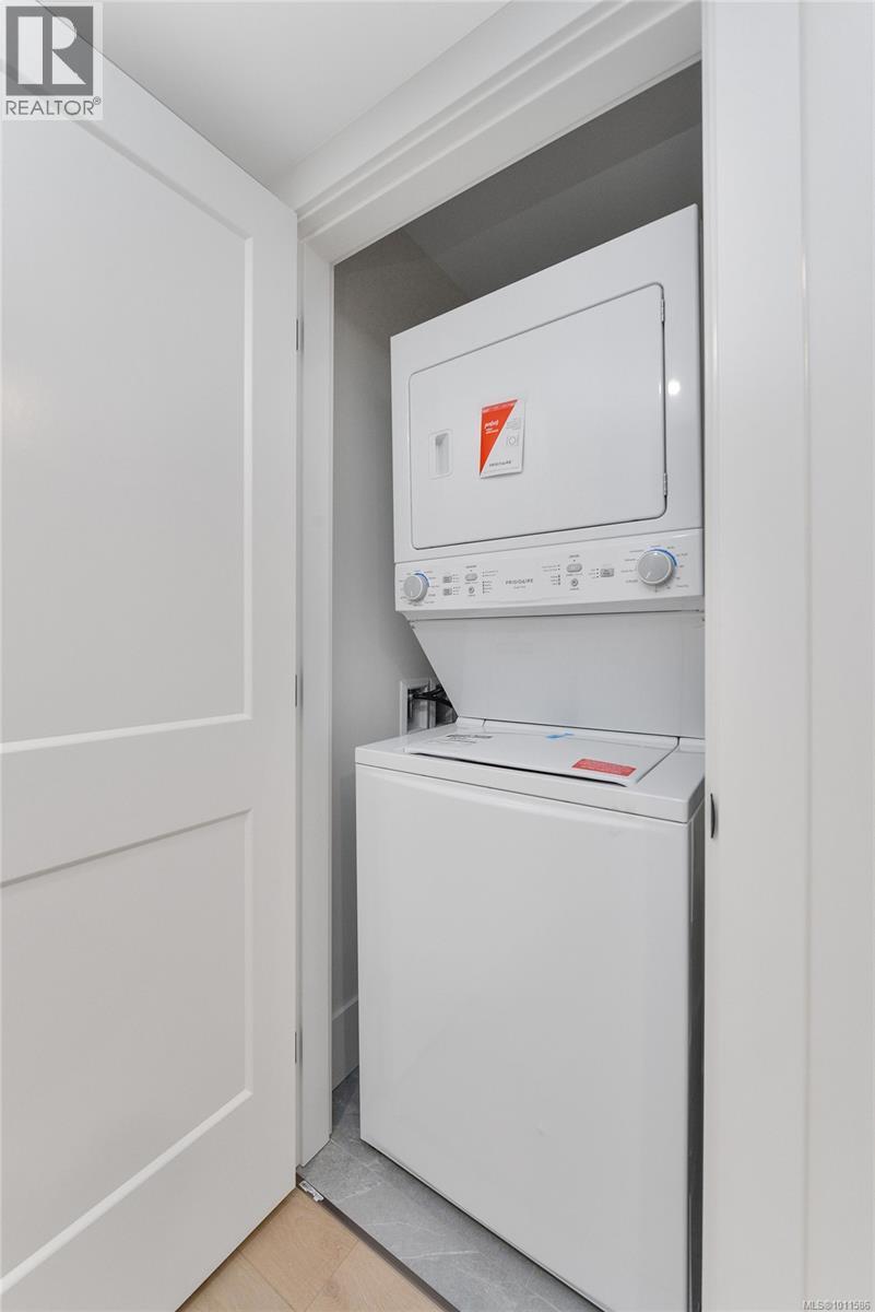 1813 Feltham Rd, Saanich, British Columbia  V8N 2A4 - Photo 32 - 1011586