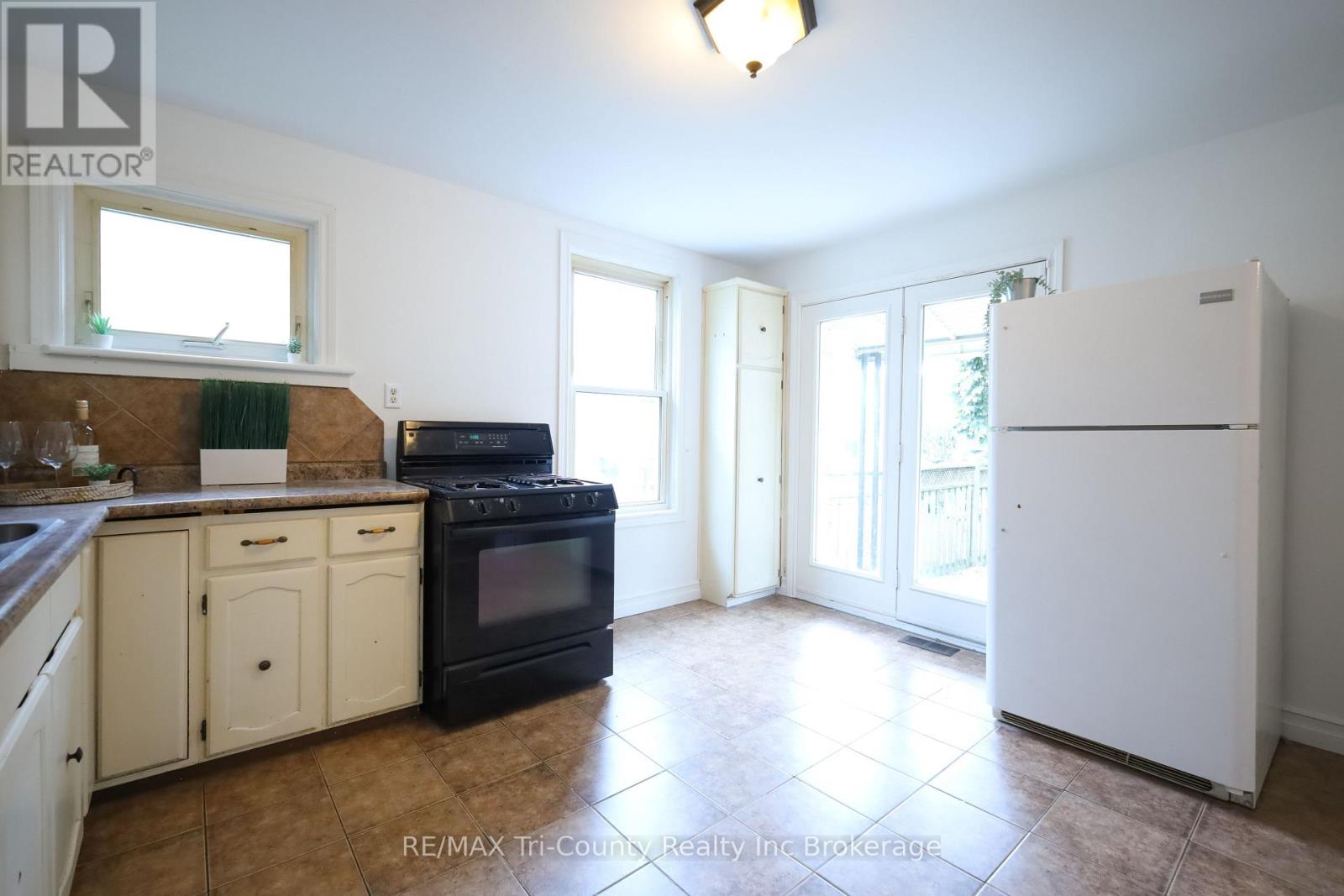 60 Manitoba Street, St. Thomas, Ontario  N5P 3A4 - Photo 12 - X12355959
