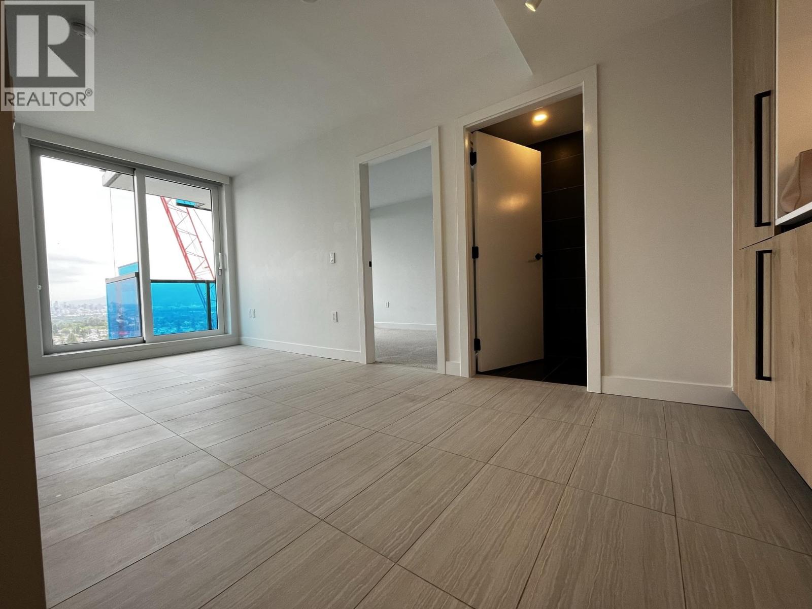 23xx 5058 Joyce Street, Vancouver, British Columbia  V5R 4G6 - Photo 1 - R3039157