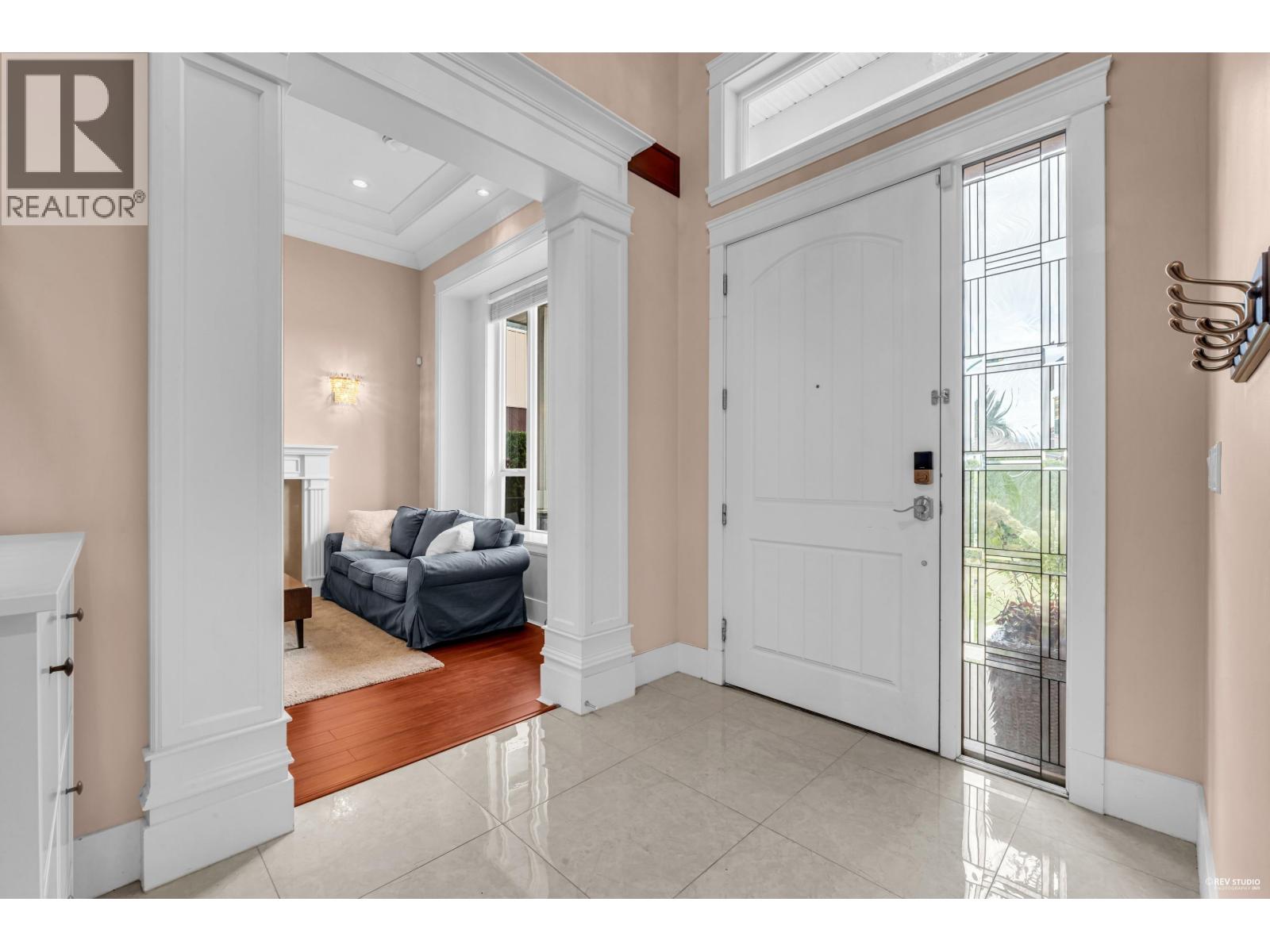 3768 Jambor Court, Burnaby, British Columbia  V5G 0A8 - Photo 9 - R3039051
