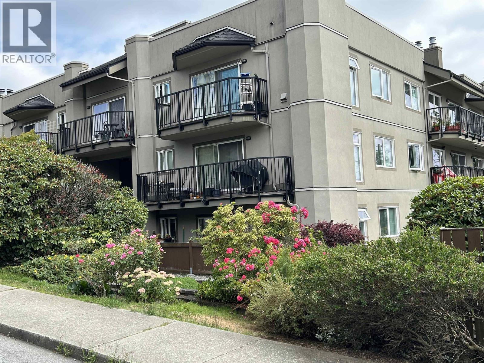 206 620 BLACKFORD STREET, New Westminster, British Columbia