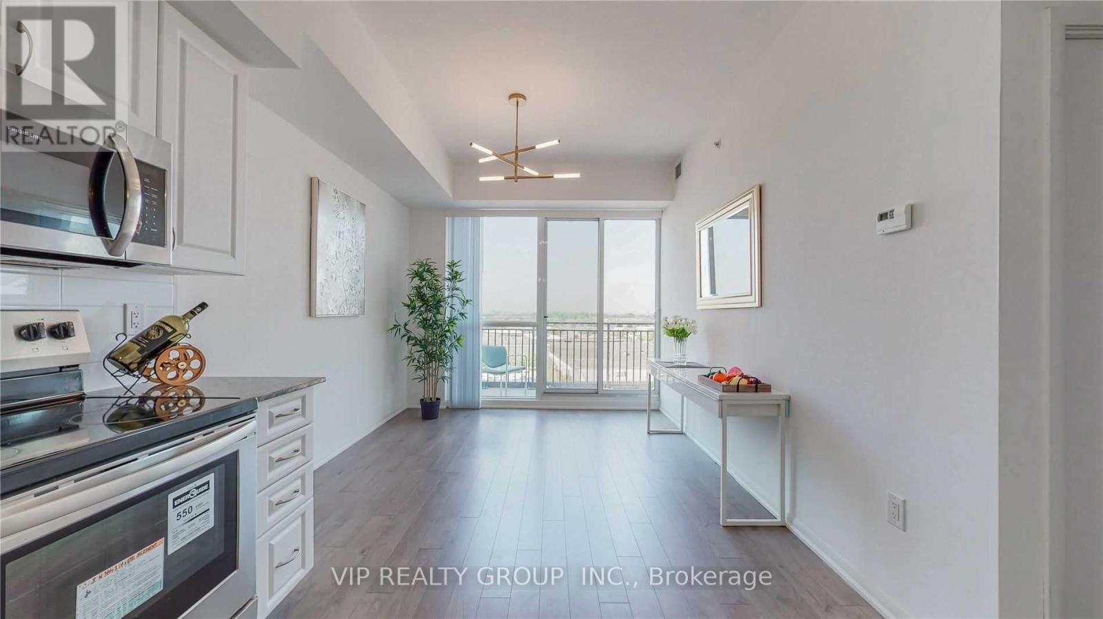 805 - 3091 Dufferin Street, Toronto (Yorkdale-Glen Park), Ontario  M6A 0C4 - Photo 2 - W12352655