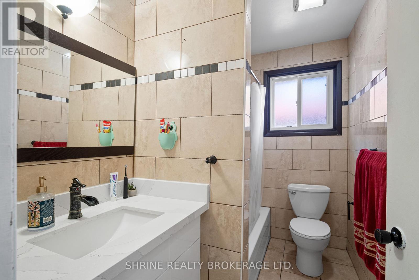 15 Garland Crescent, London East, Ontario  N5V 1N4 - Photo 25 - X12356017